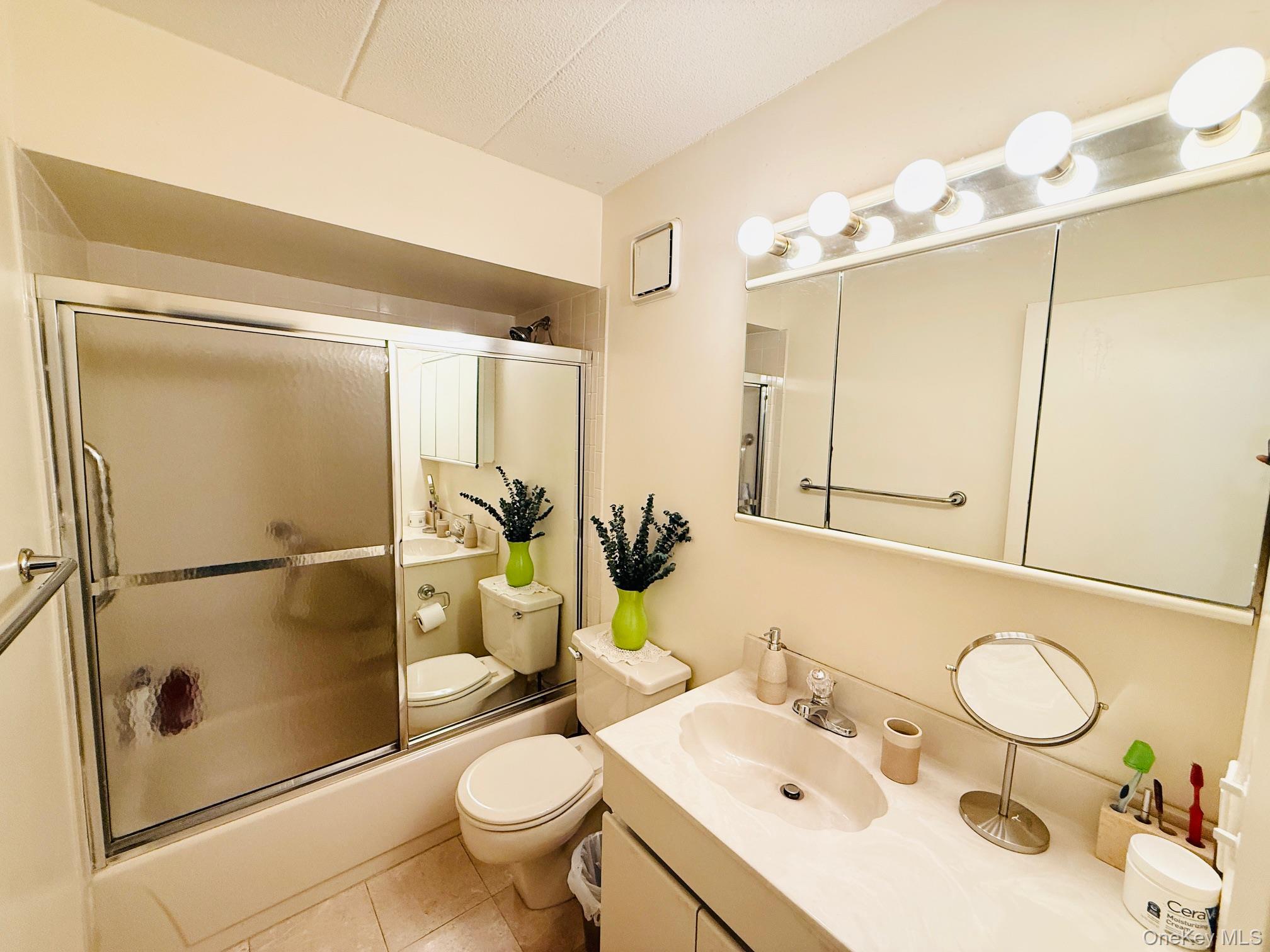 #9 photo, 68-09 242nd Street, Little Neck , NY 11362