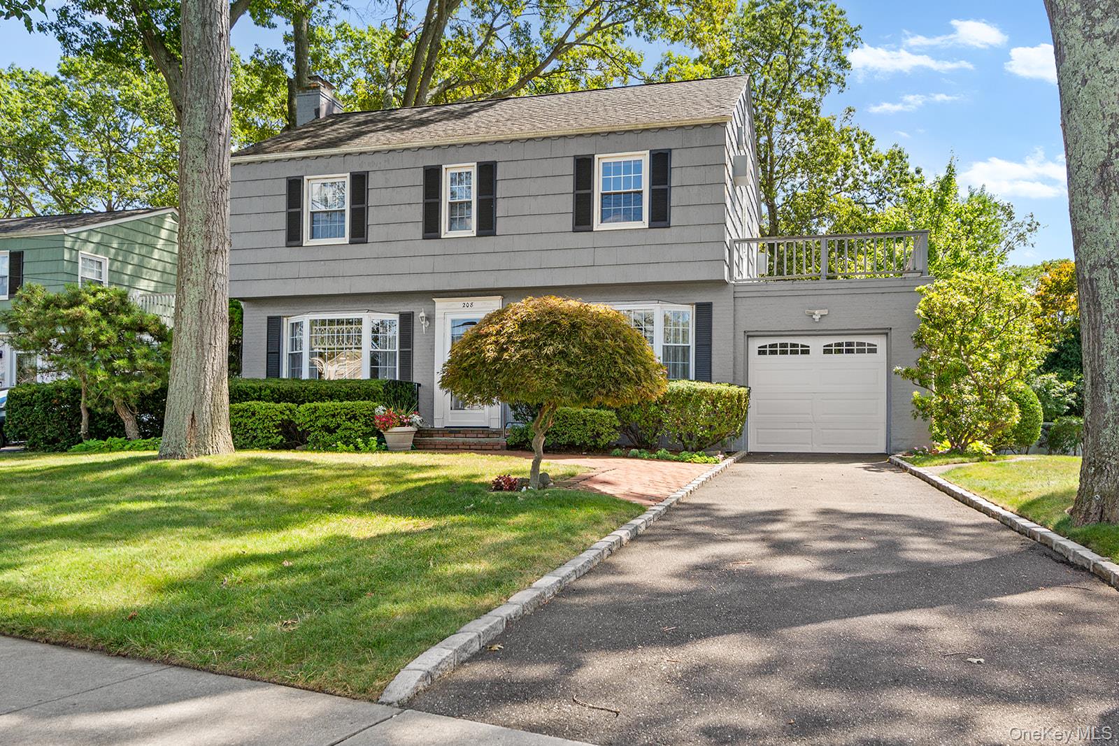 #1 photo, 208 Camp Avenue, नासाउ काउंटी Merrick , NY 11566