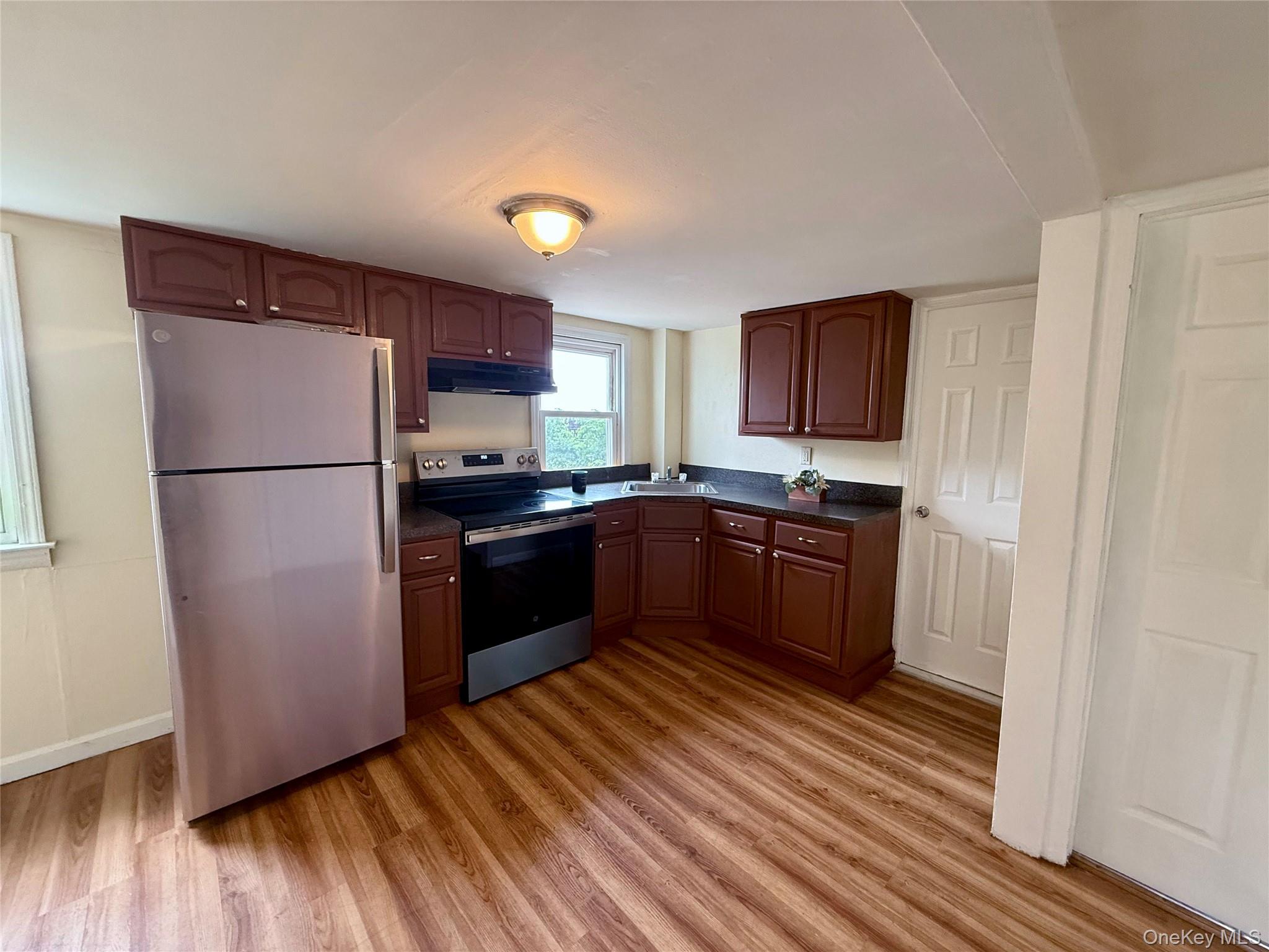 #1 photo, 52 Hoffman Lane, सफ़ोक काउंटी Central Islip , NY 11722