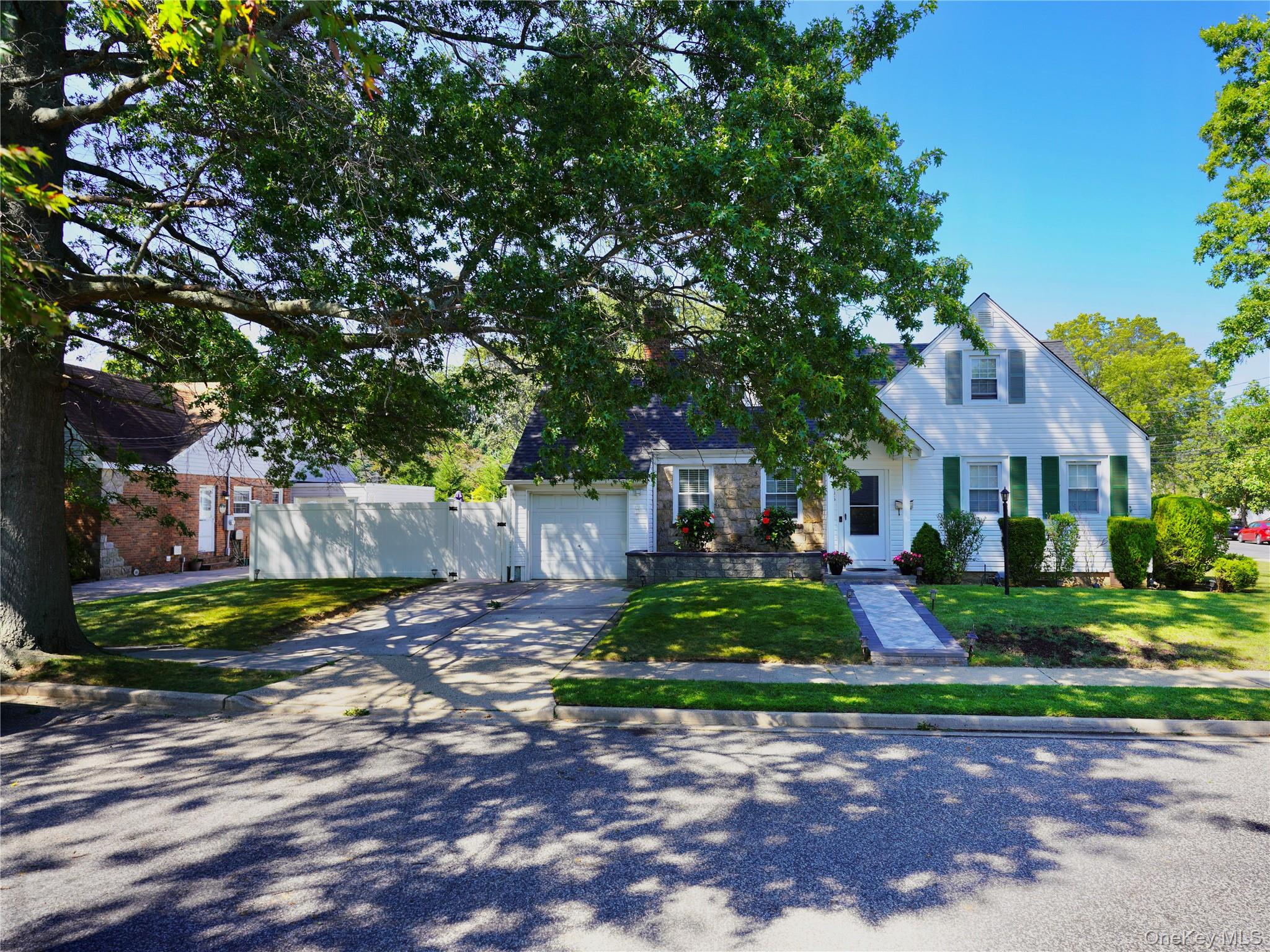 #2 photo, 495 Emerson Avenue, Baldwin , NY 11510