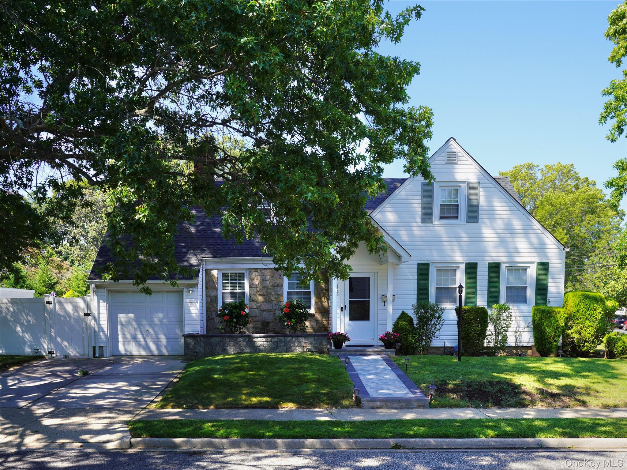 #4 photo, 495 Emerson Avenue, Baldwin , NY 11510