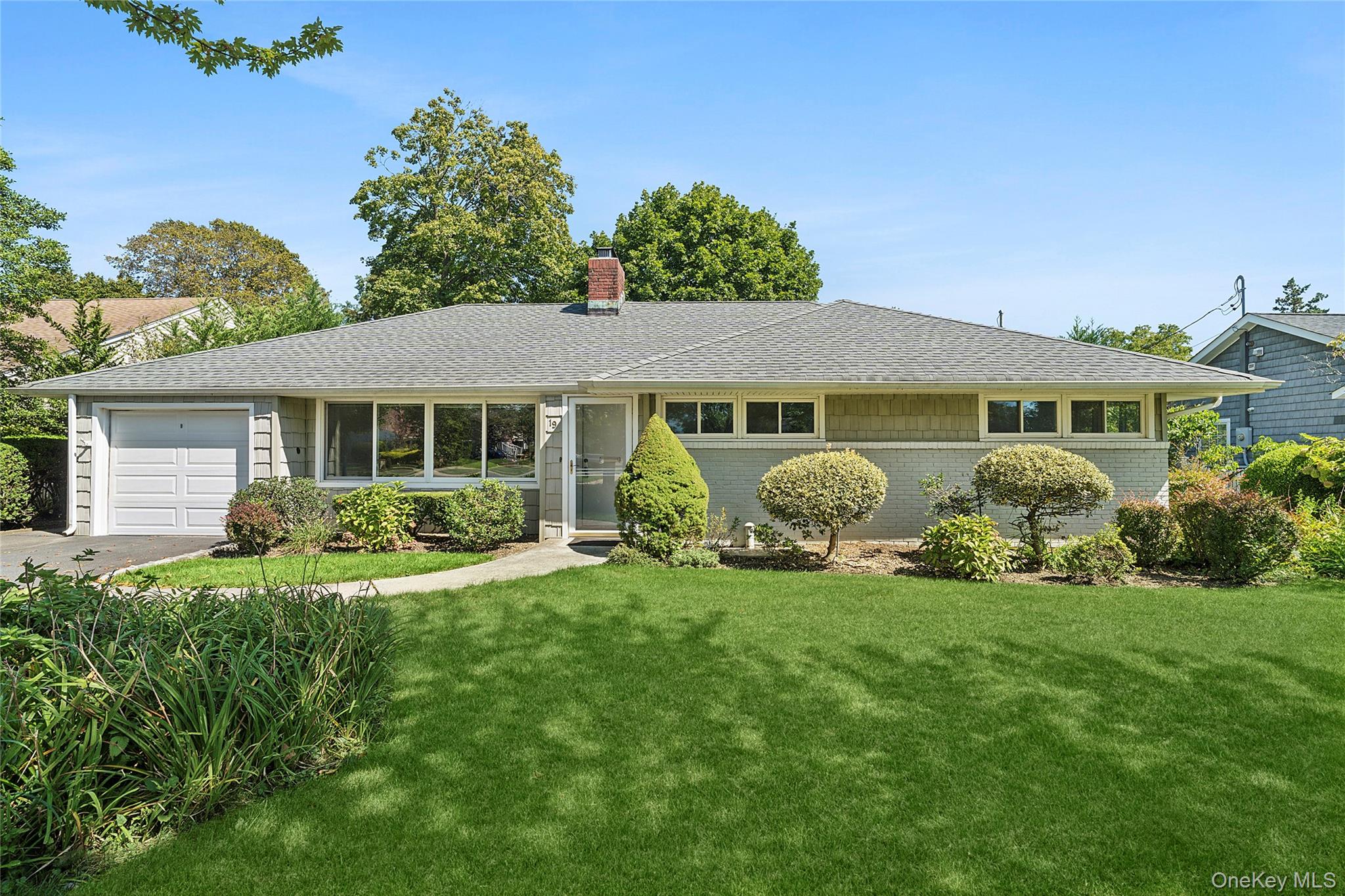 #1 photo, 19 Meadow Lane, नासाउ काउंटी Rockville Centre , NY 11570