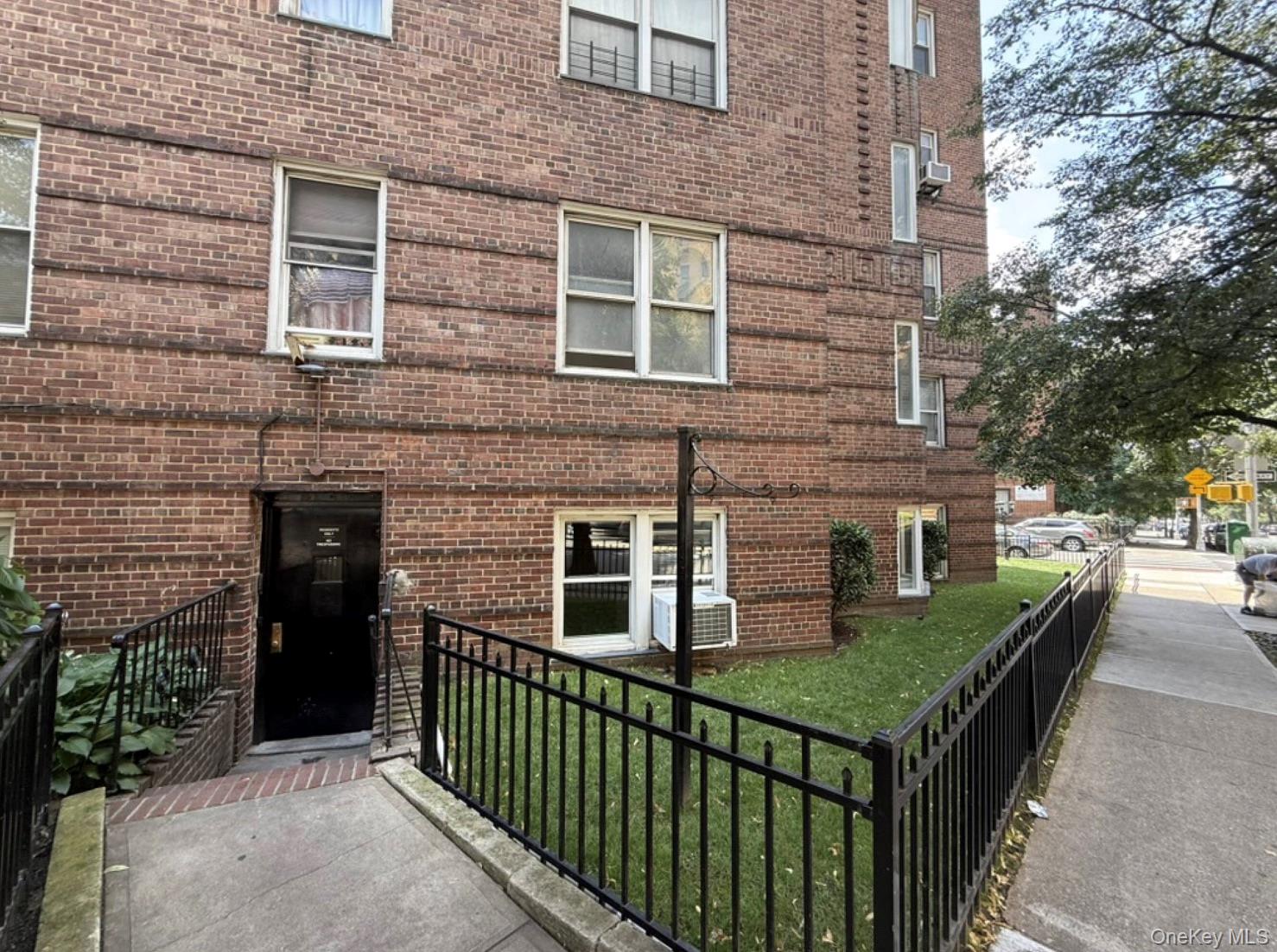 #8 photo, 7312 35th Avenue, クイーンズ区 Jackson Heights , NY 11372