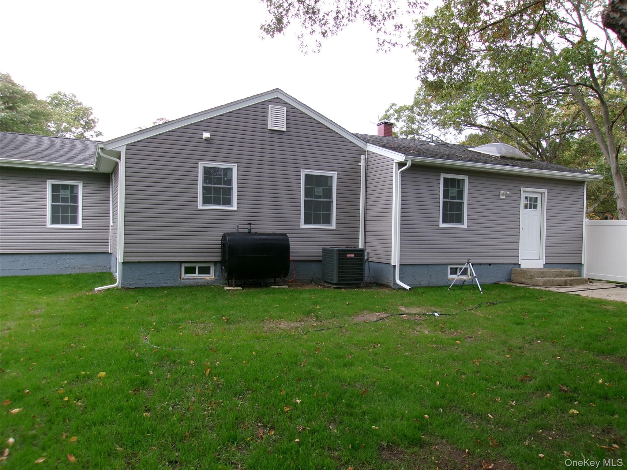 #2 photo, 1706 Spur Drive, サフォーク郡 Islip , NY 11751