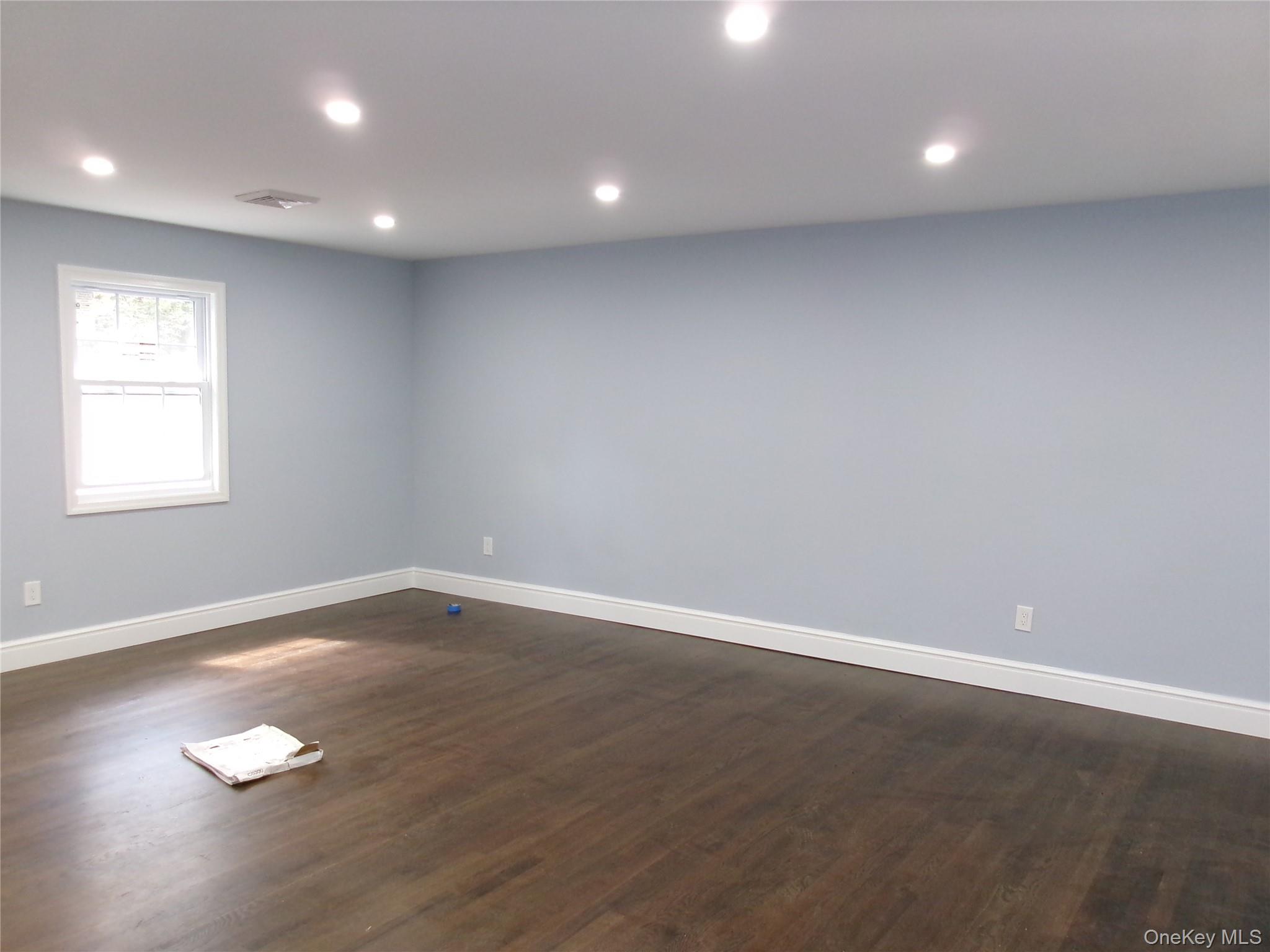 #8 photo, 1706 Spur Drive, サフォーク郡 Islip , NY 11751