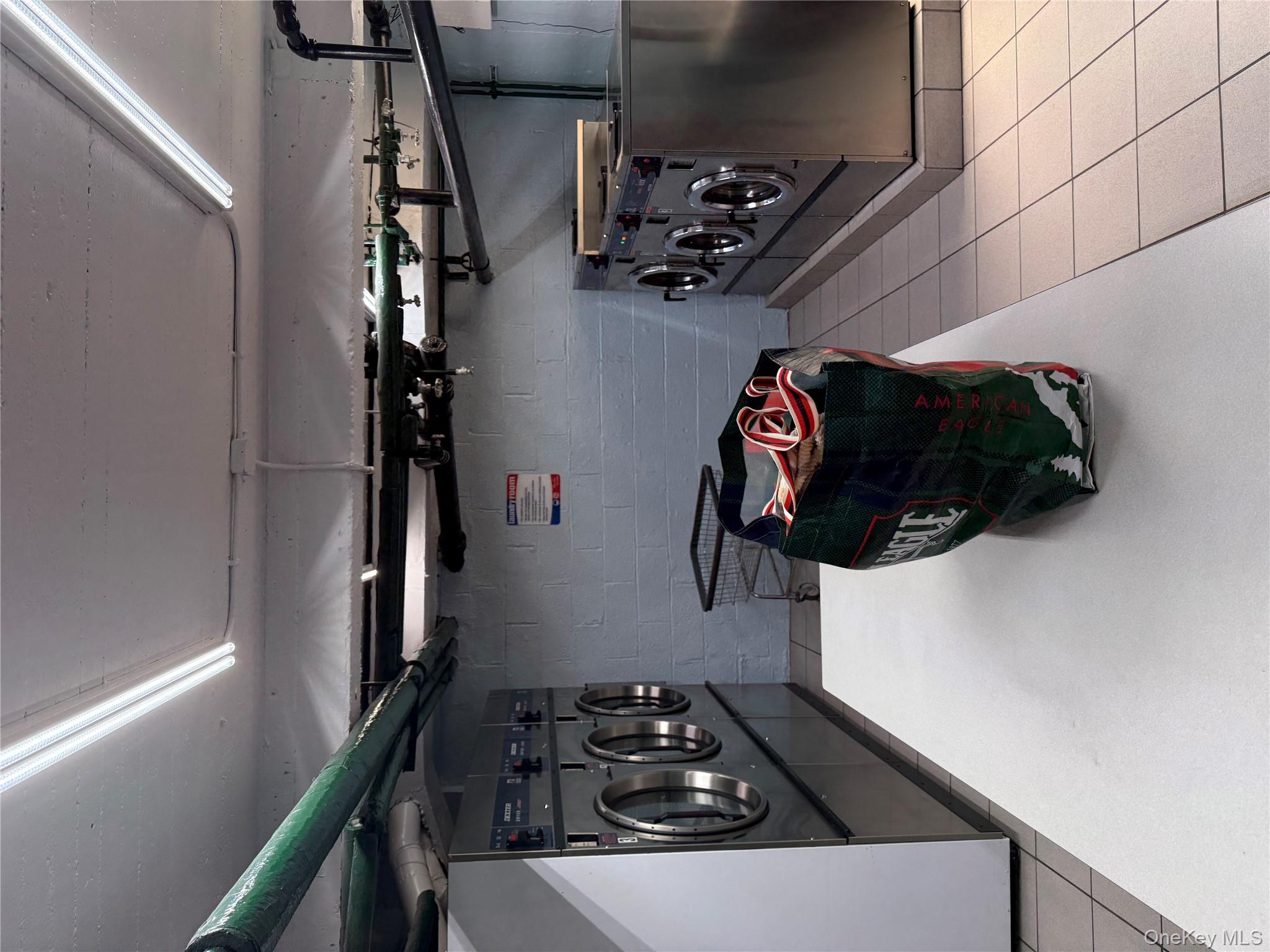 #16 photo, 11230 Northern Boulevard, クイーンズ区 Corona , NY 11368