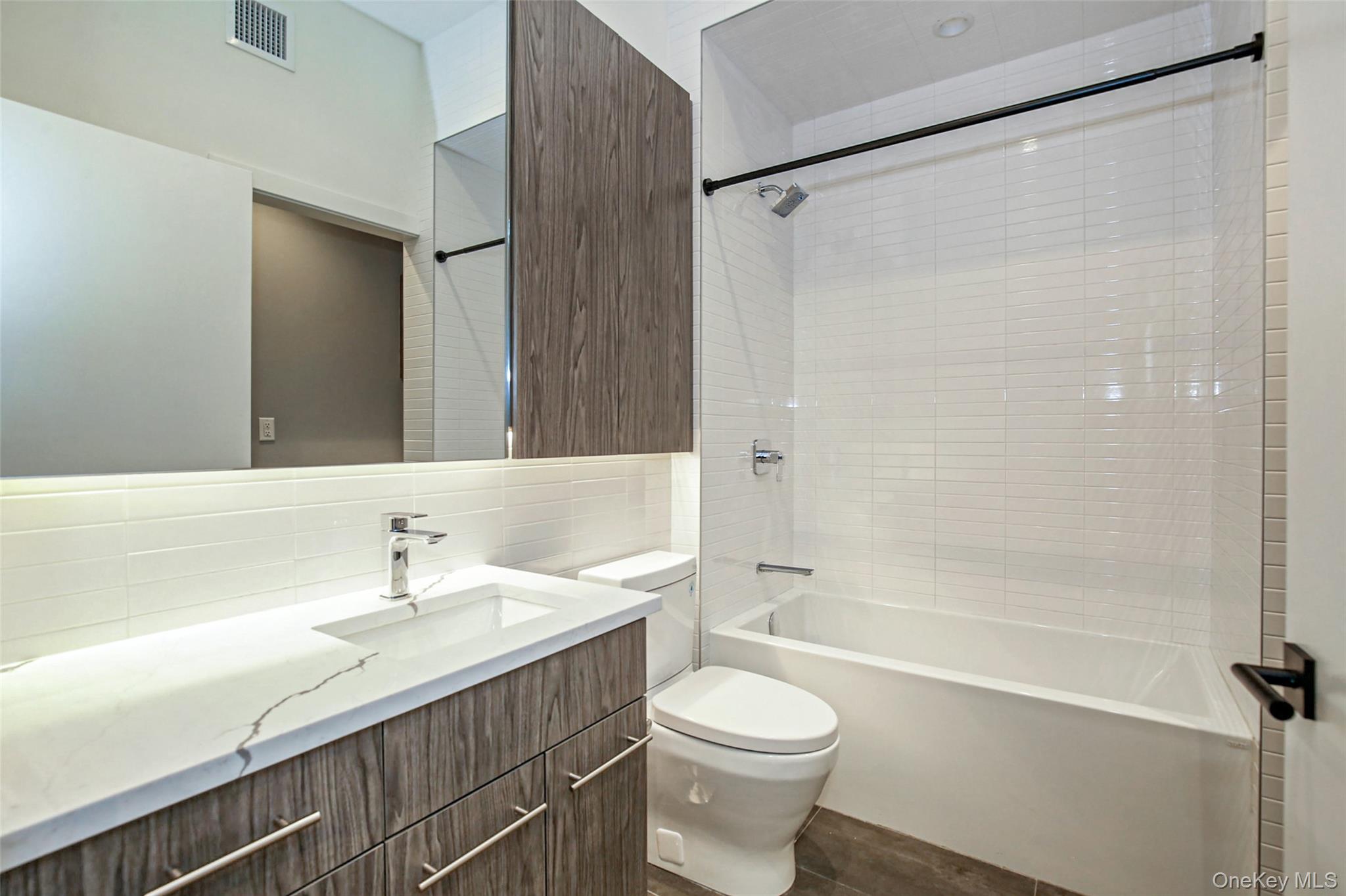 #12 photo, 39 Washington Avenue, Pleasantville , NY 10570