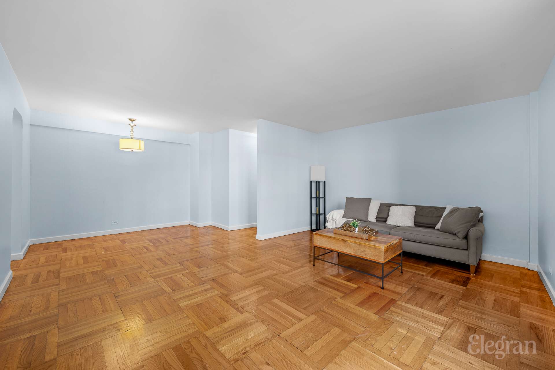 #8 photo, 72-81 113th Street, クイーンズ区 Forest Hills , NY 11375