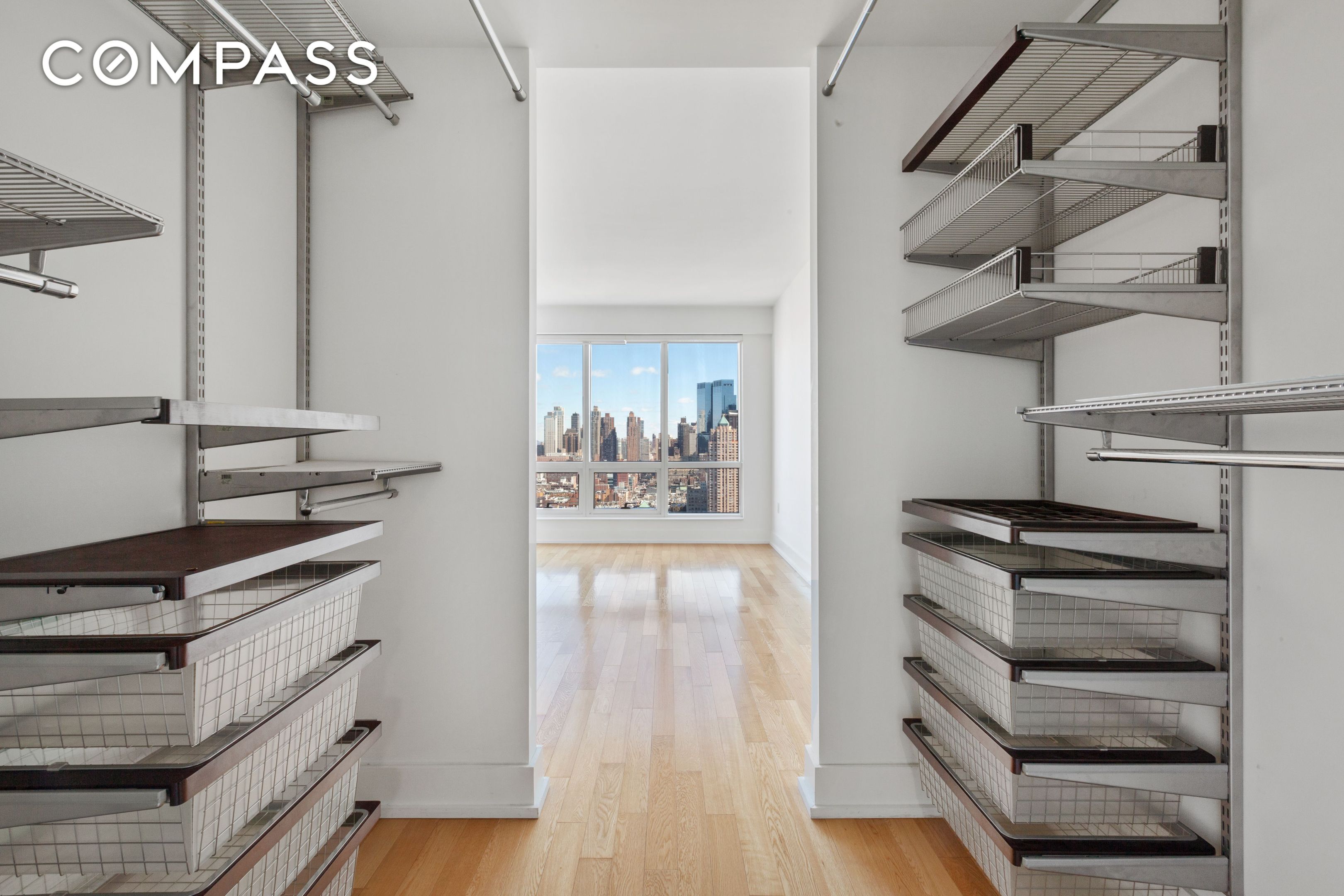 #7 photo, 350 W 42nd Street, マンハッタン Hell's Kitchen , NY 10036