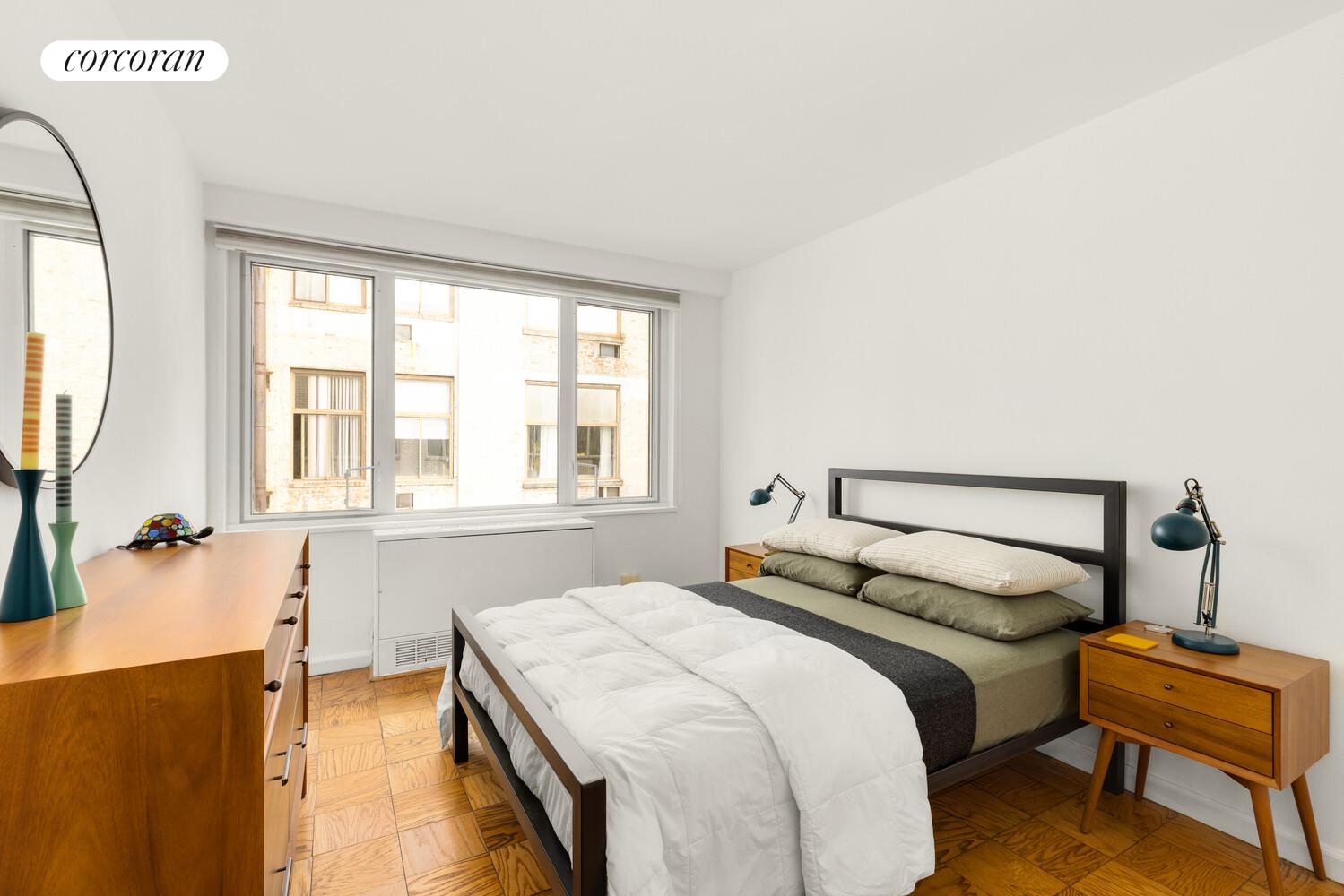 #1 photo, 301 E 22ND Street, マンハッタン Gramercy Park , NY 10010