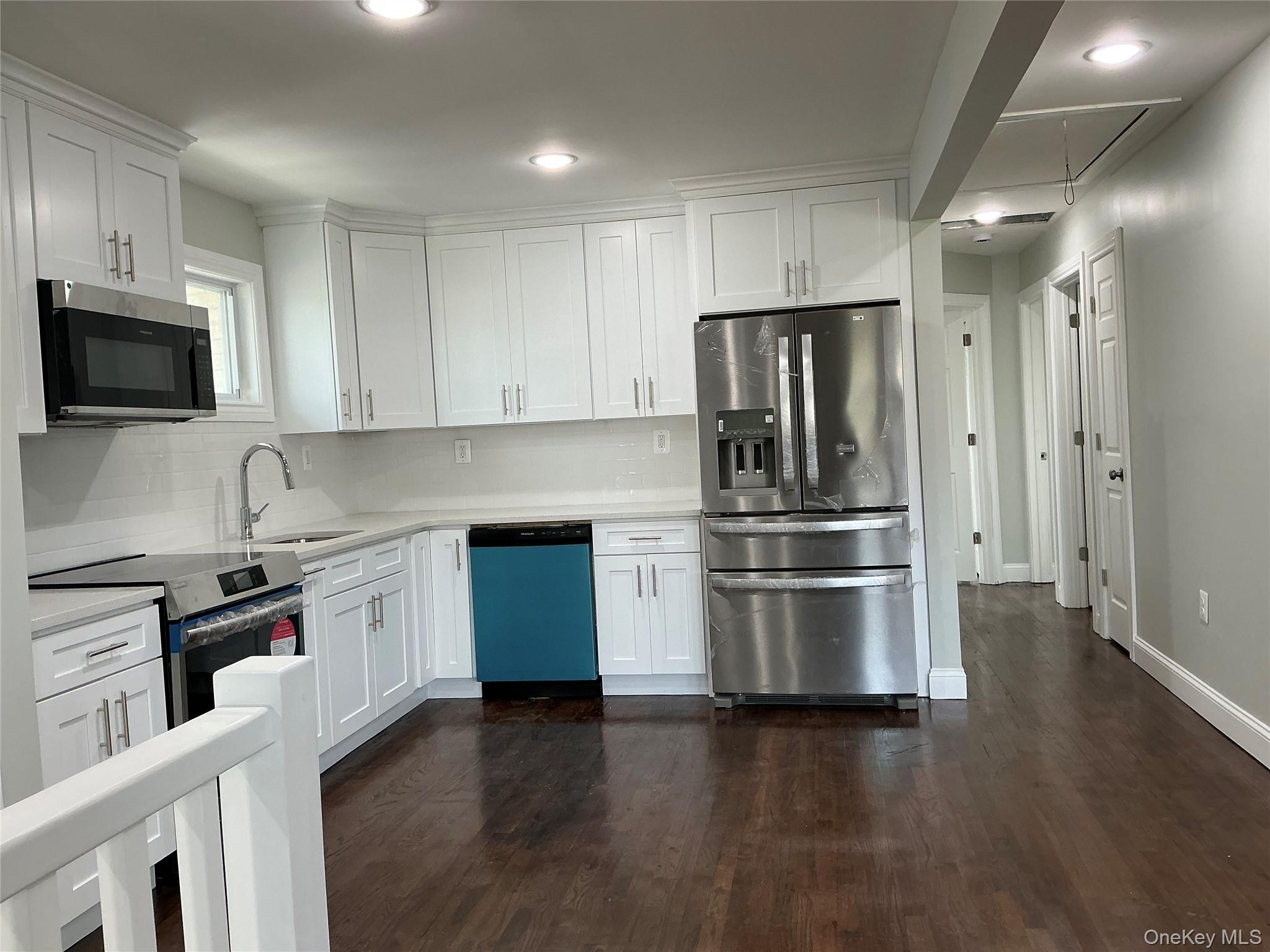 #18 photo, 248 E Shore Road, Lindenhurst , NY 11757