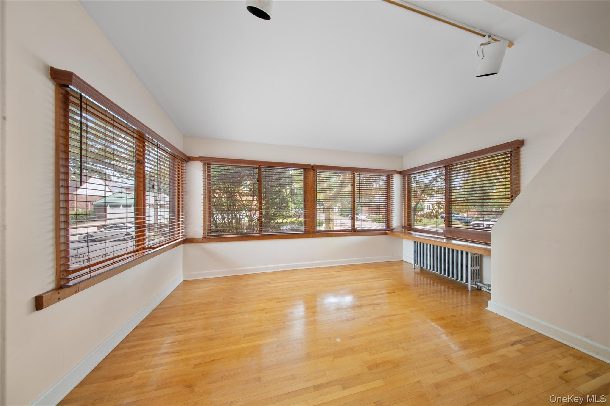 #2 photo, 47-69 195th Street, Flushing , NY 11358