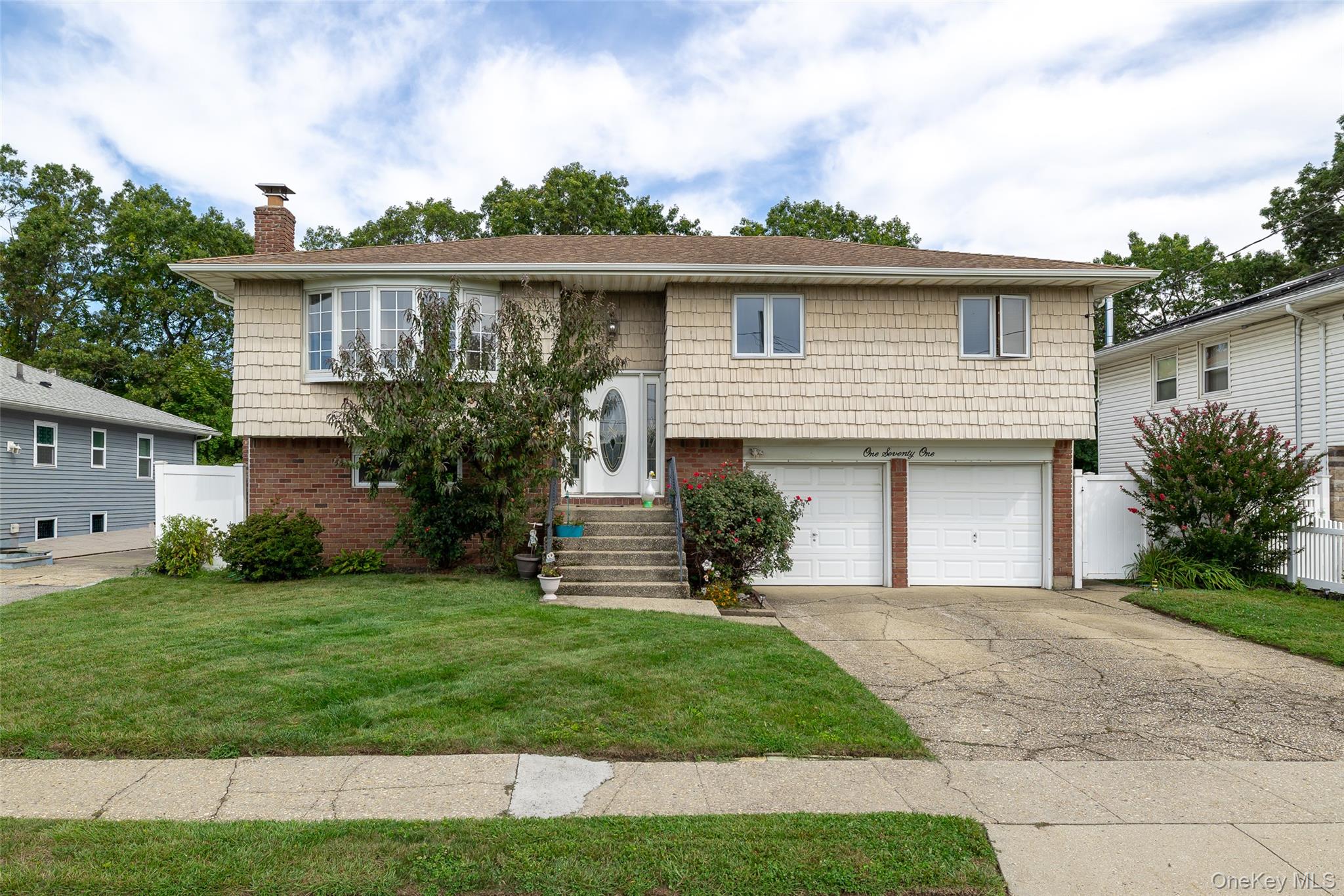 #1 photo, 171 N Albany Avenue, नासाउ काउंटी Massapequa , NY 11758