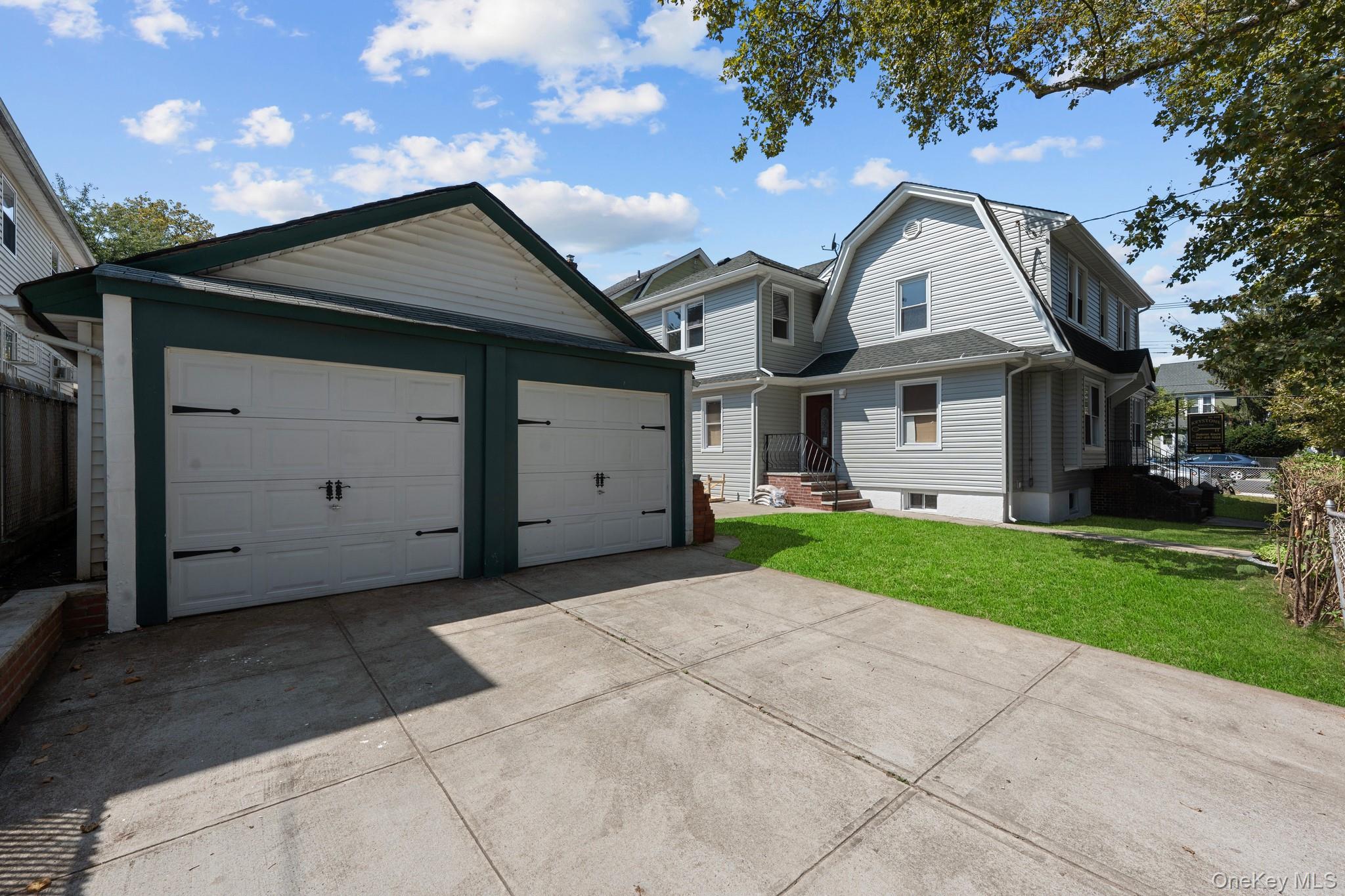 #3 photo, 10708 132nd Street, Richmond Hill , NY 11419