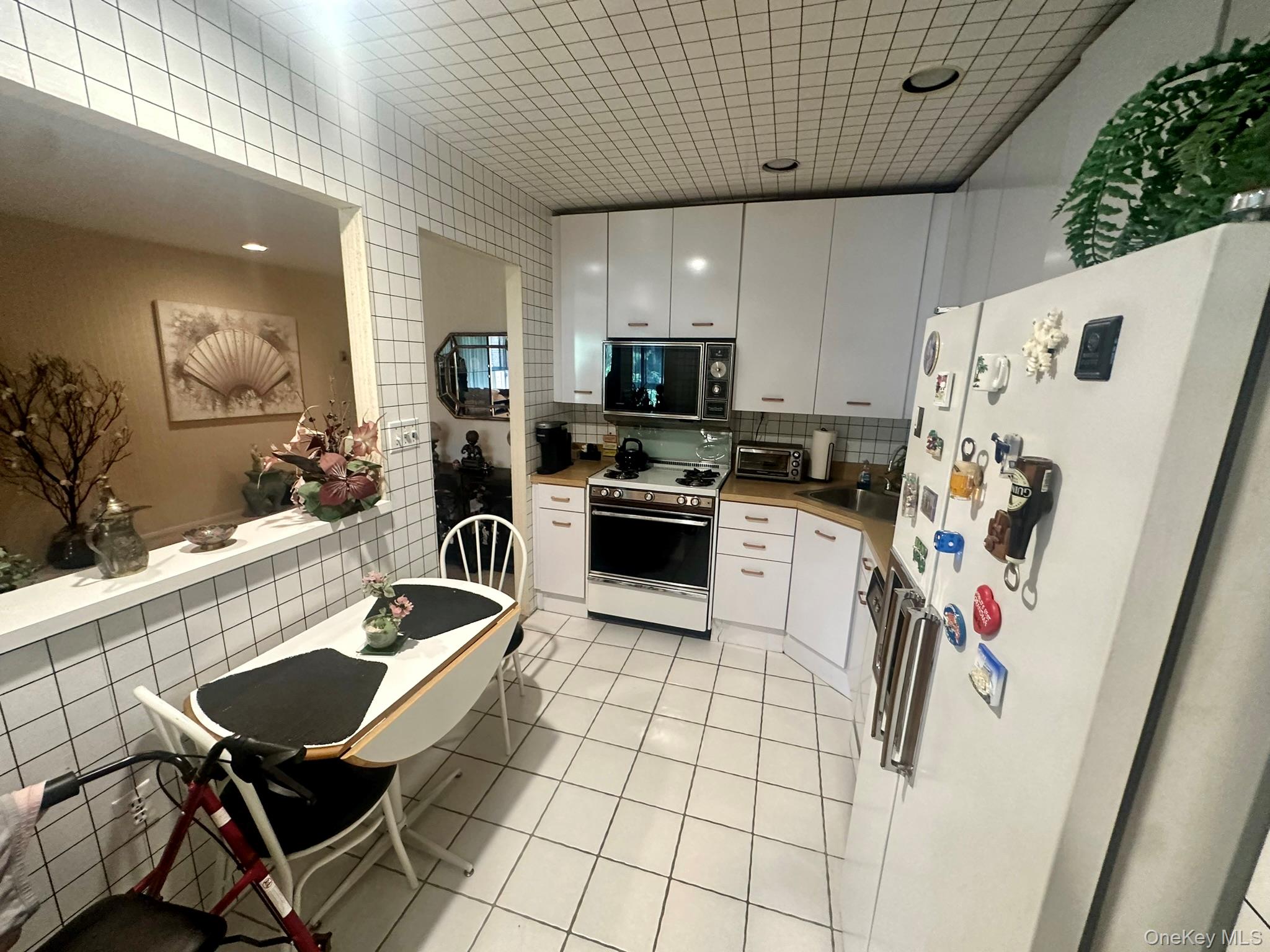 #17 photo, 376 Central Avenue, Lawrence , NY 11559