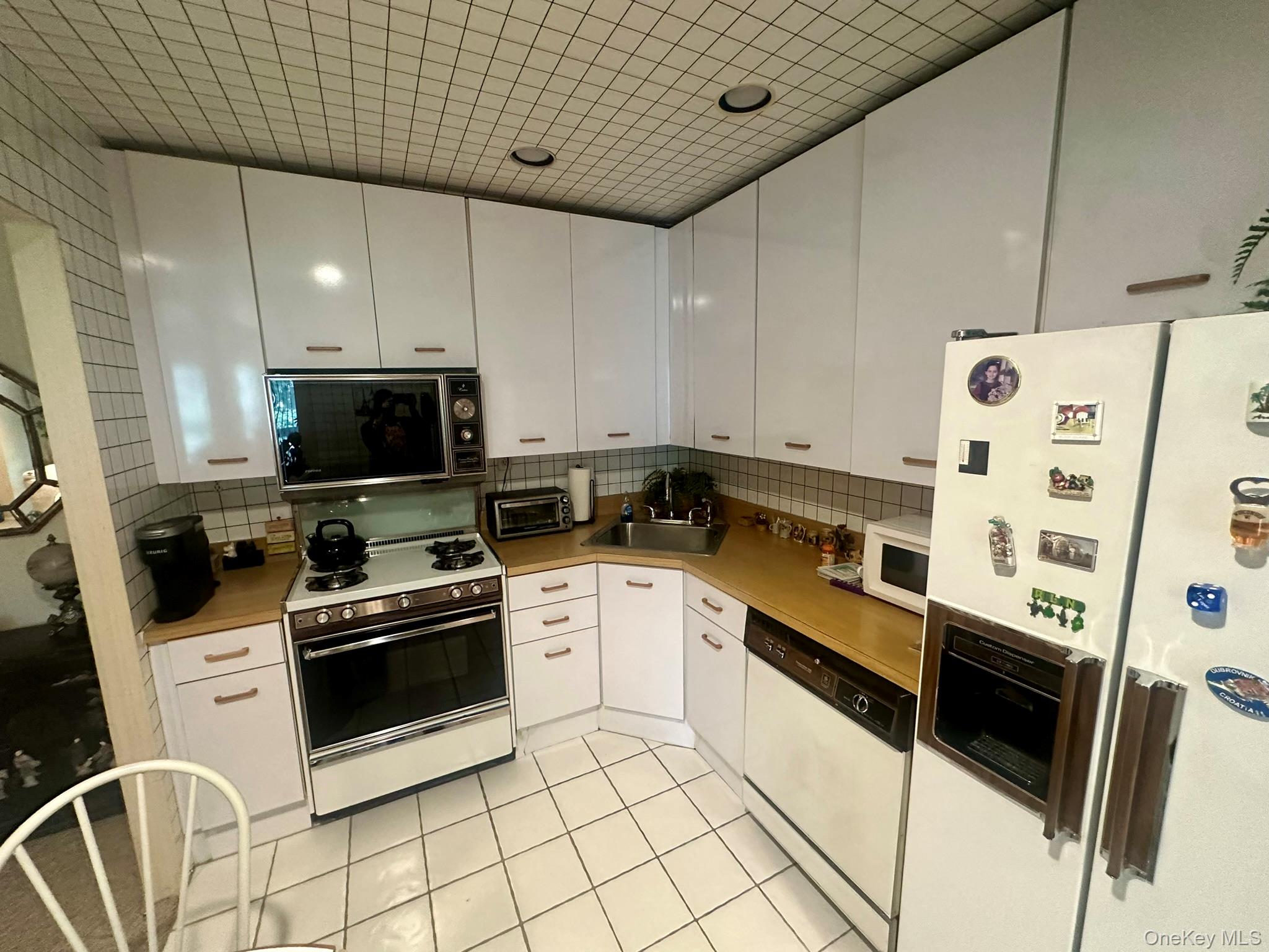 #18 photo, 376 Central Avenue, Lawrence , NY 11559