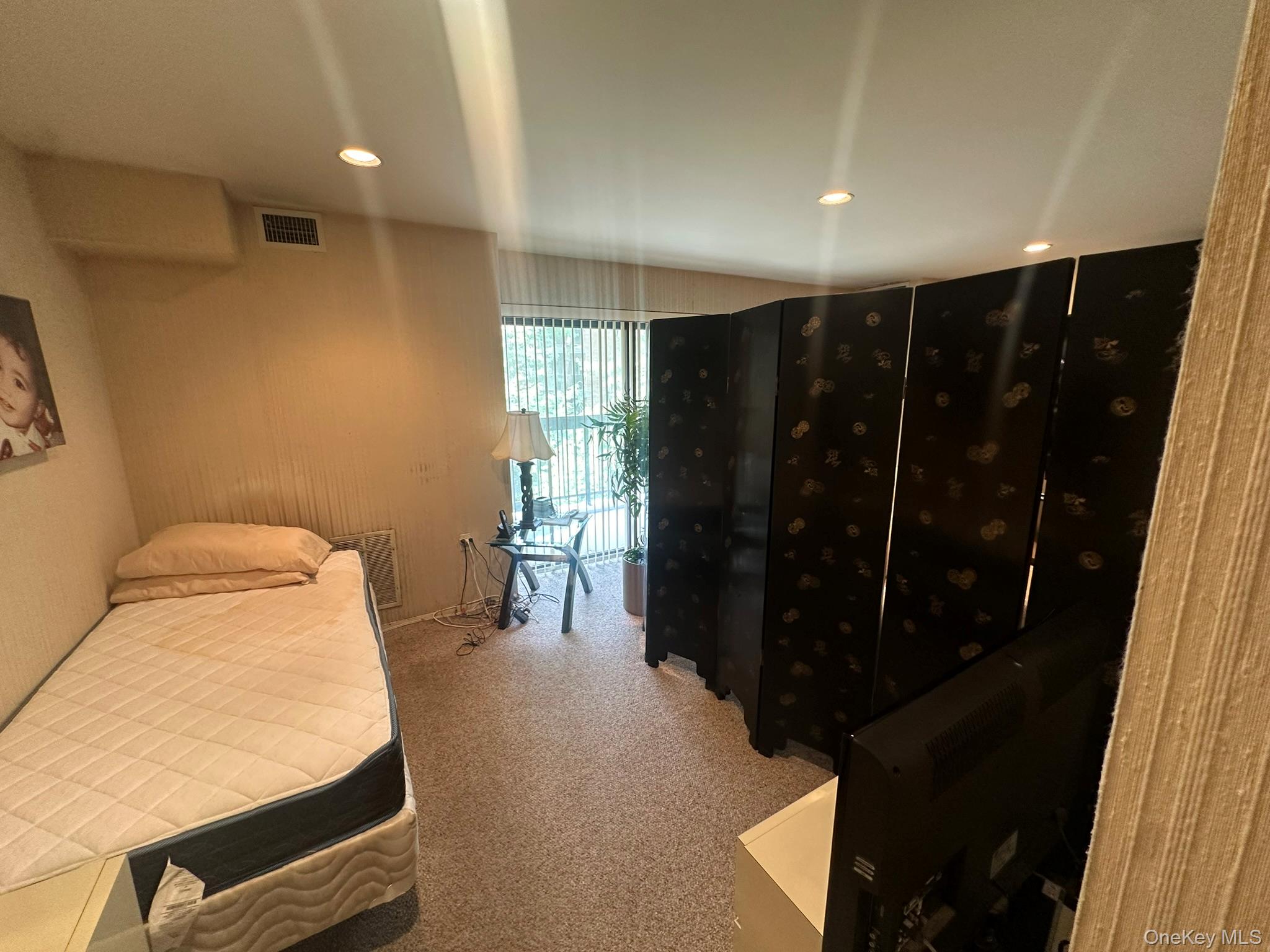 #19 photo, 376 Central Avenue, Lawrence , NY 11559