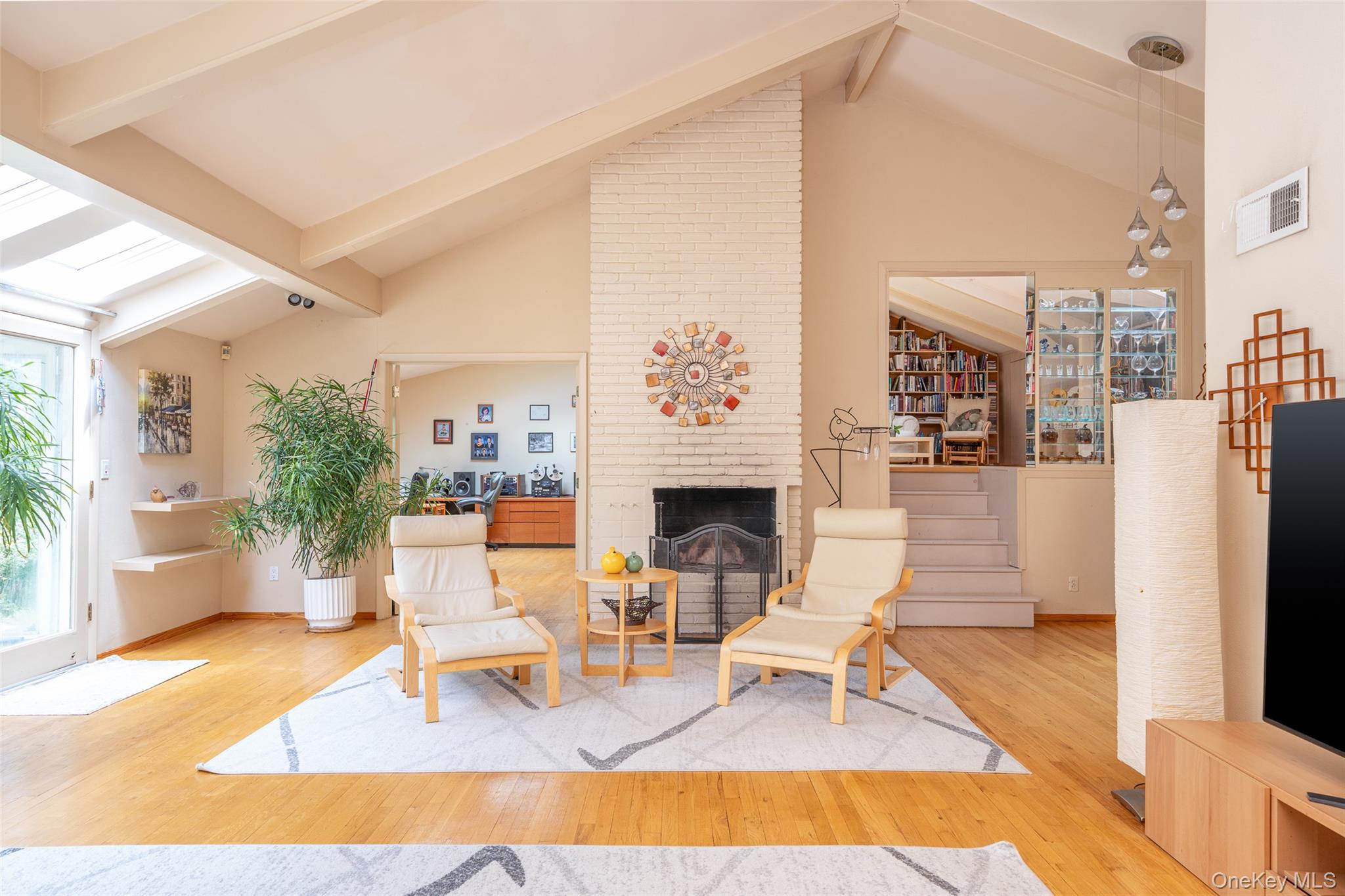 #3 photo, 130 Wood Hollow Lane, New Rochelle , NY 10804