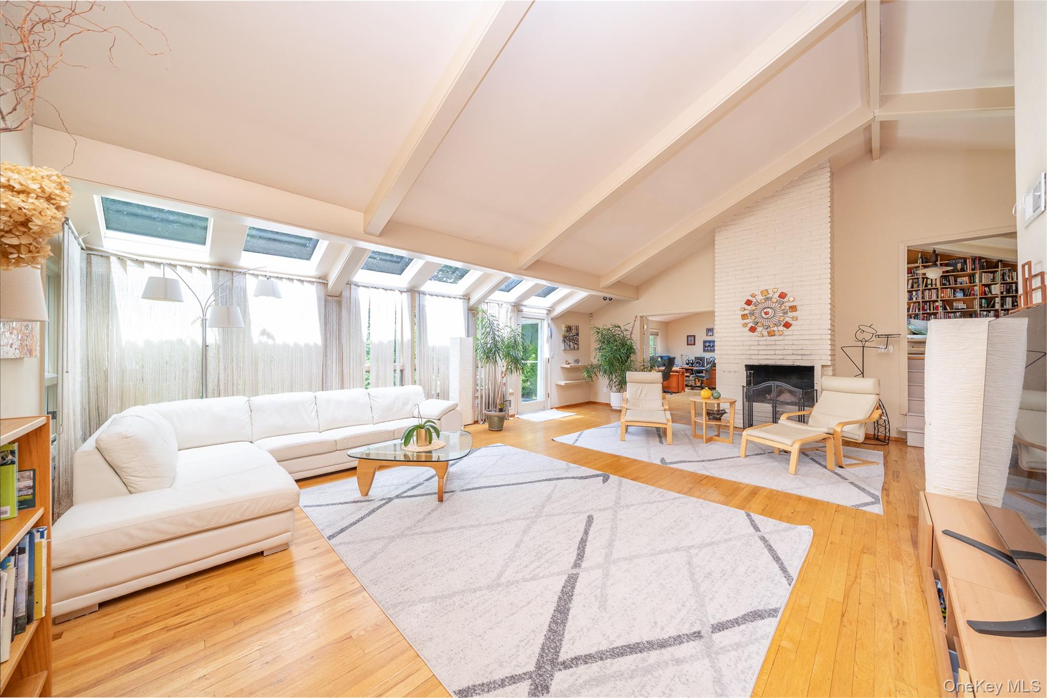 #4 photo, 130 Wood Hollow Lane, New Rochelle , NY 10804