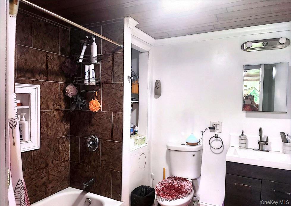 #13 photo, 112 S Bedford Avenue, Islandia , NY 11749