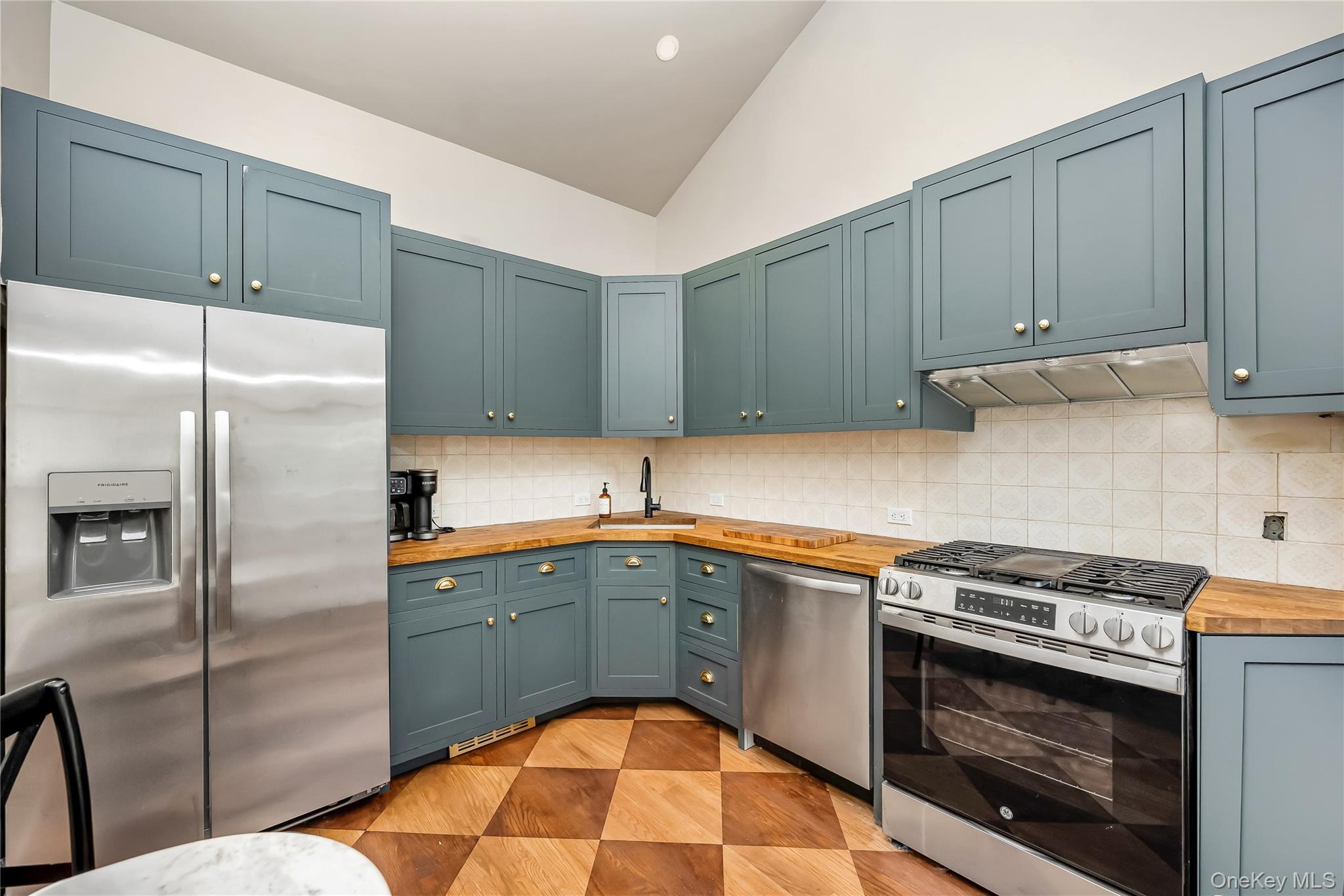 #15 photo, 16 Rider Avenue, Malverne , NY 11565