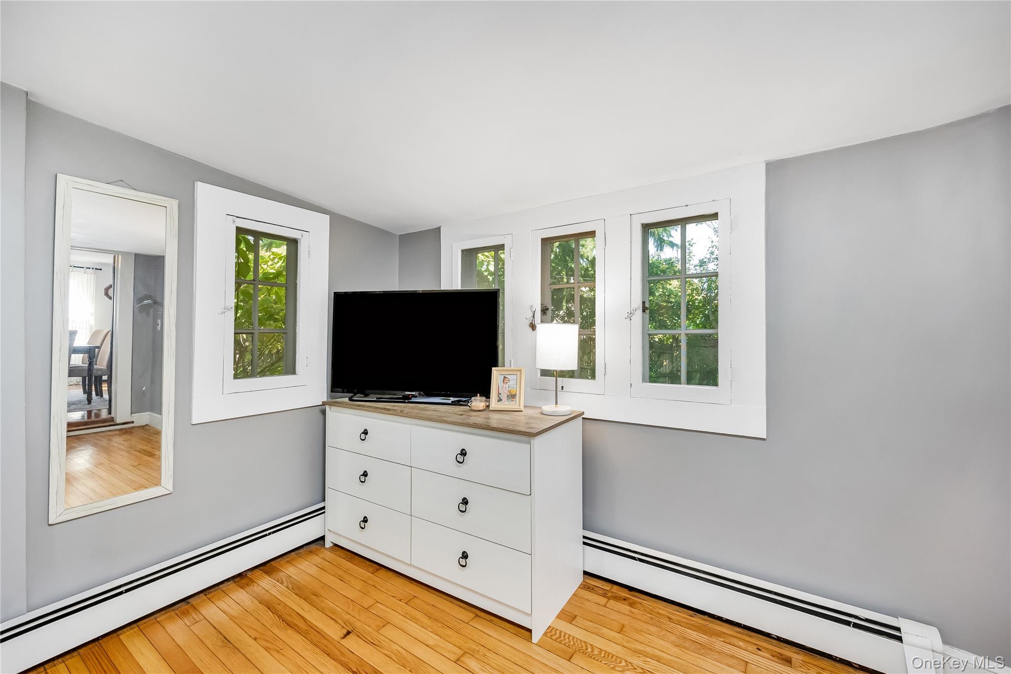 #19 photo, 16 Rider Avenue, Malverne , NY 11565