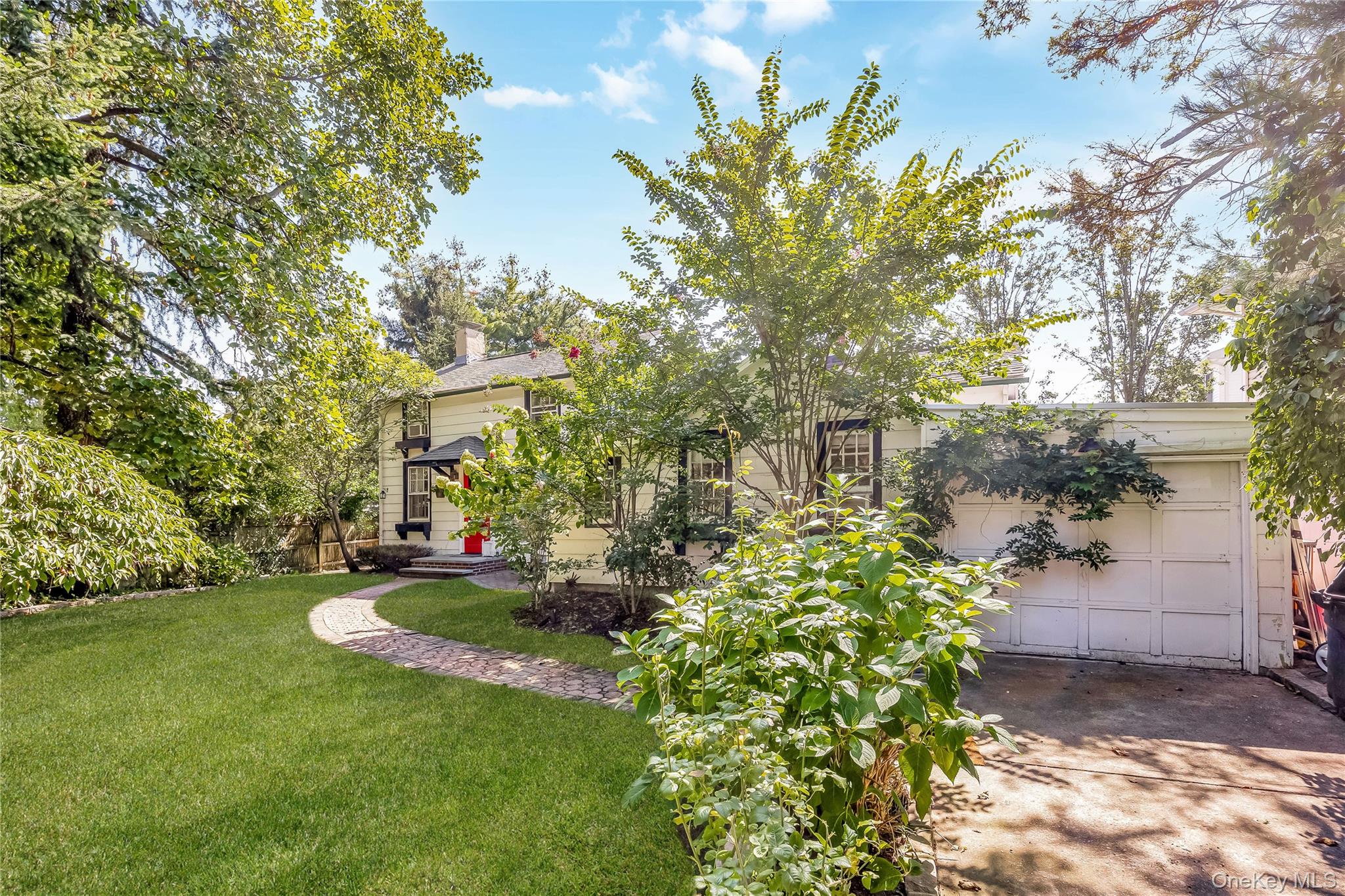 #4 photo, 16 Rider Avenue, Malverne , NY 11565