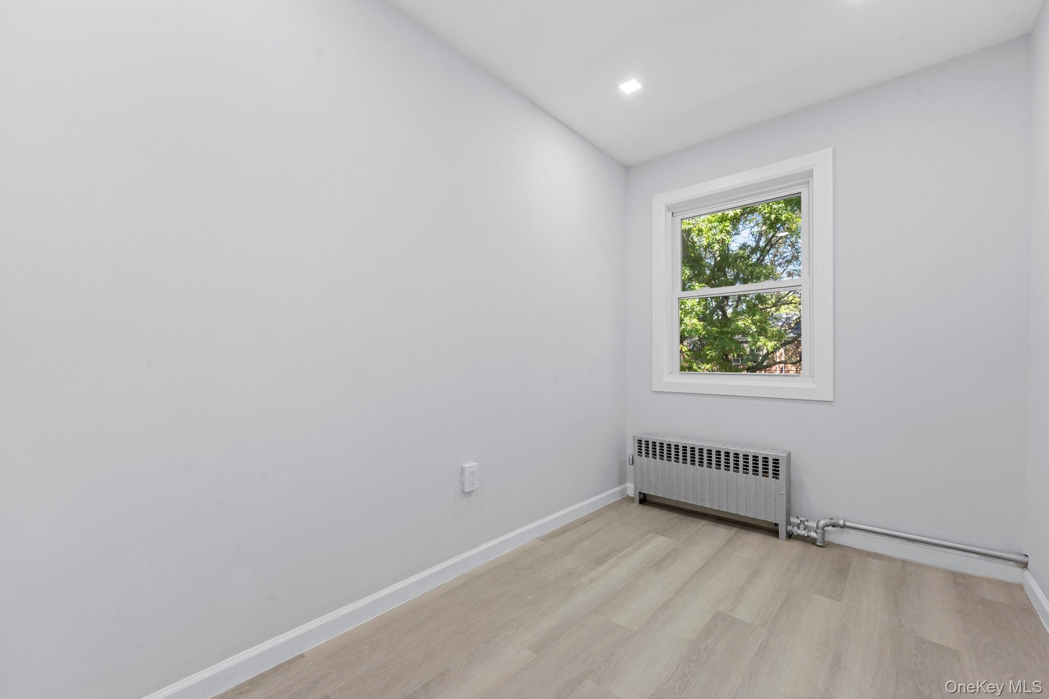 #8 photo, 11008 172nd Street, Saint Albans , NY 11433