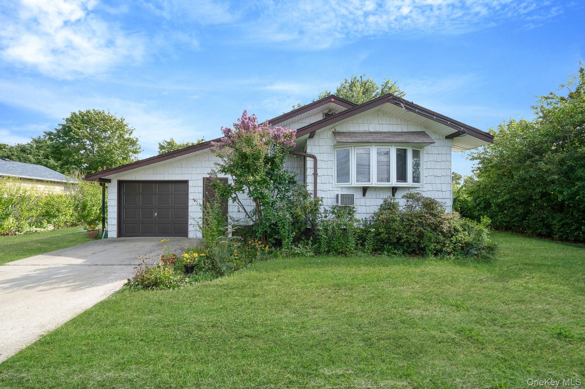 #1 photo, 38 E Elm Street, 东长岛 Central Islip , NY 11722