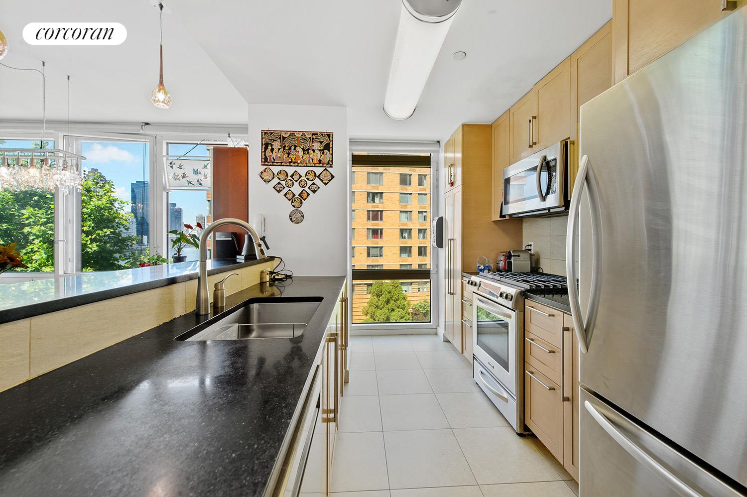 #3 photo, New York City, マンハッタン Roosevelt Island , NY 10044