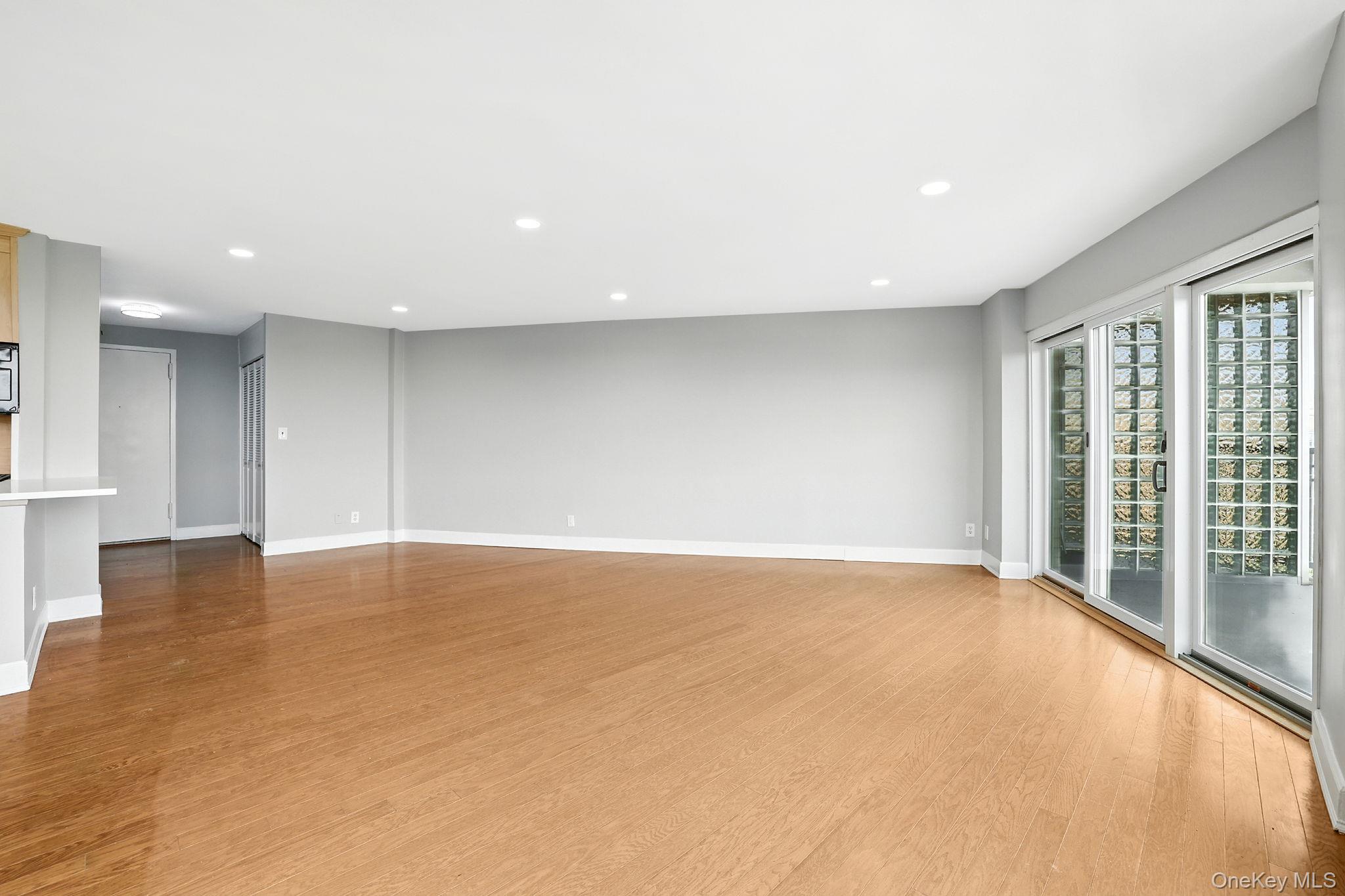 #20 photo, 12 Old Mamaroneck Road, White Plains , NY 10605