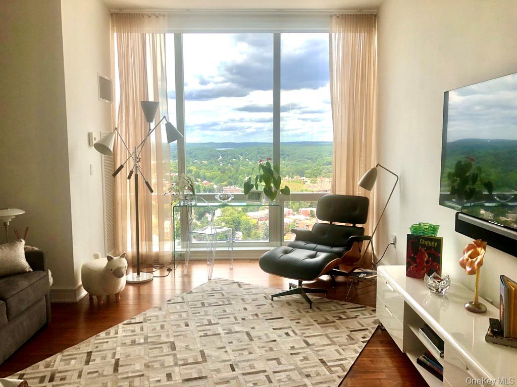 #11 photo, 5 Renaissance Square, White Plains , NY 10601