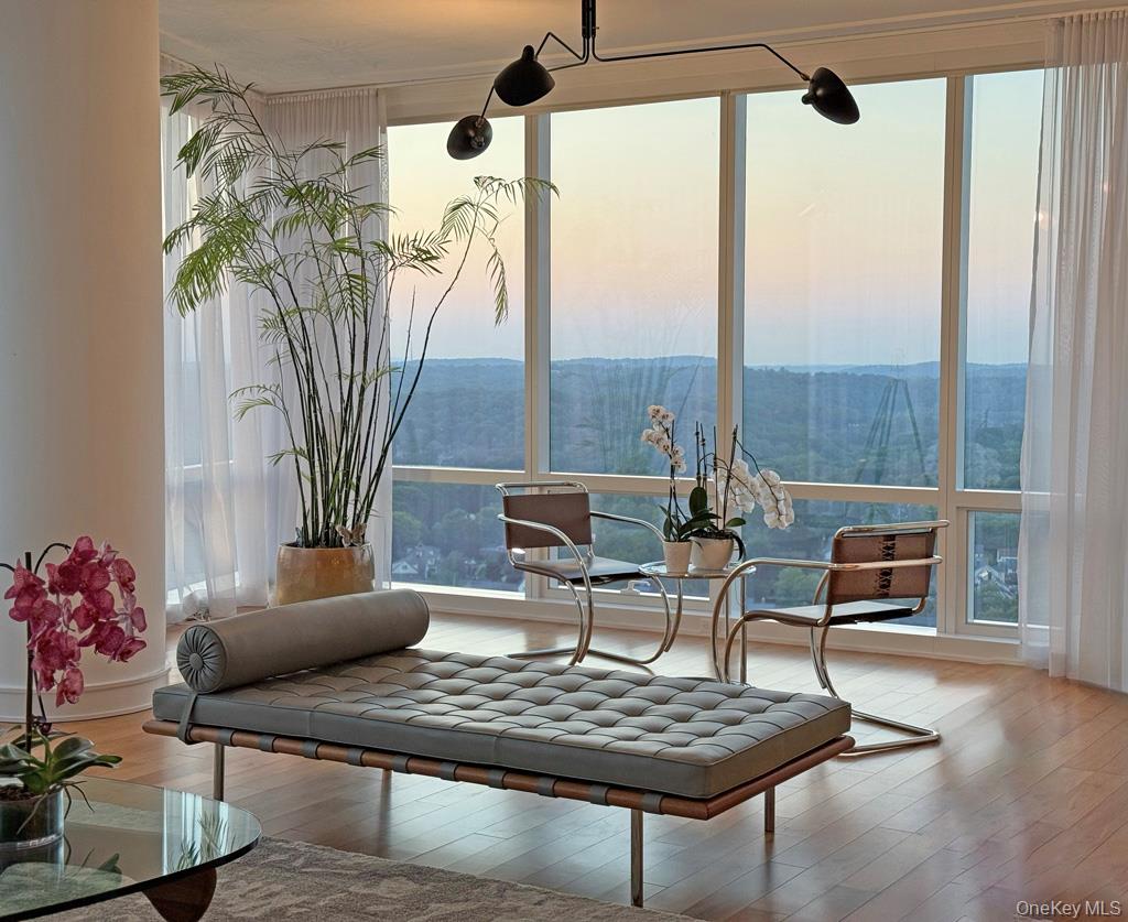 #4 photo, 5 Renaissance Square, White Plains , NY 10601