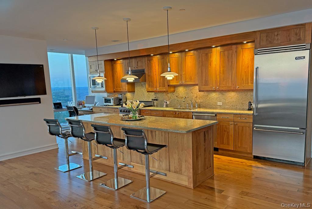 #8 photo, 5 Renaissance Square, White Plains , NY 10601