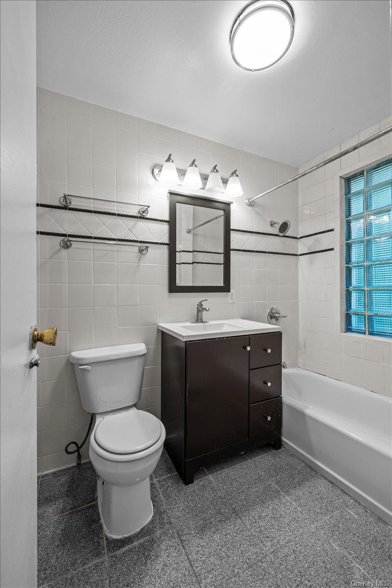 #15 photo, 2710 Edgehill Avenue, Bronx , NY 10463