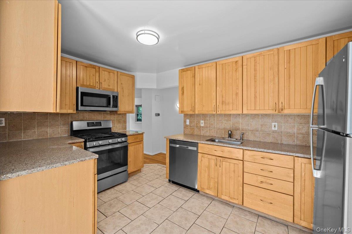 #7 photo, 2710 Edgehill Avenue, Bronx , NY 10463