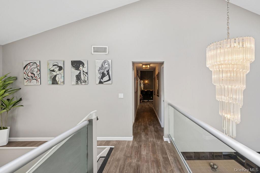 #11 photo, 30 Lone Oak Path, Smithtown , NY 11787