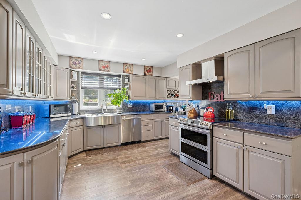 #9 photo, 30 Lone Oak Path, Smithtown , NY 11787