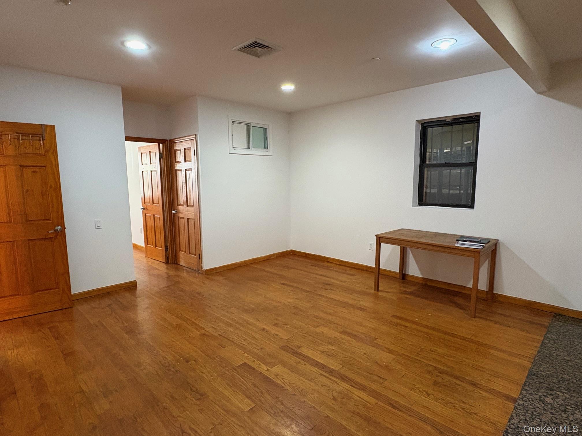 #2 photo, 3111 Linden Place, クイーンズ区 Flushing , NY 11354