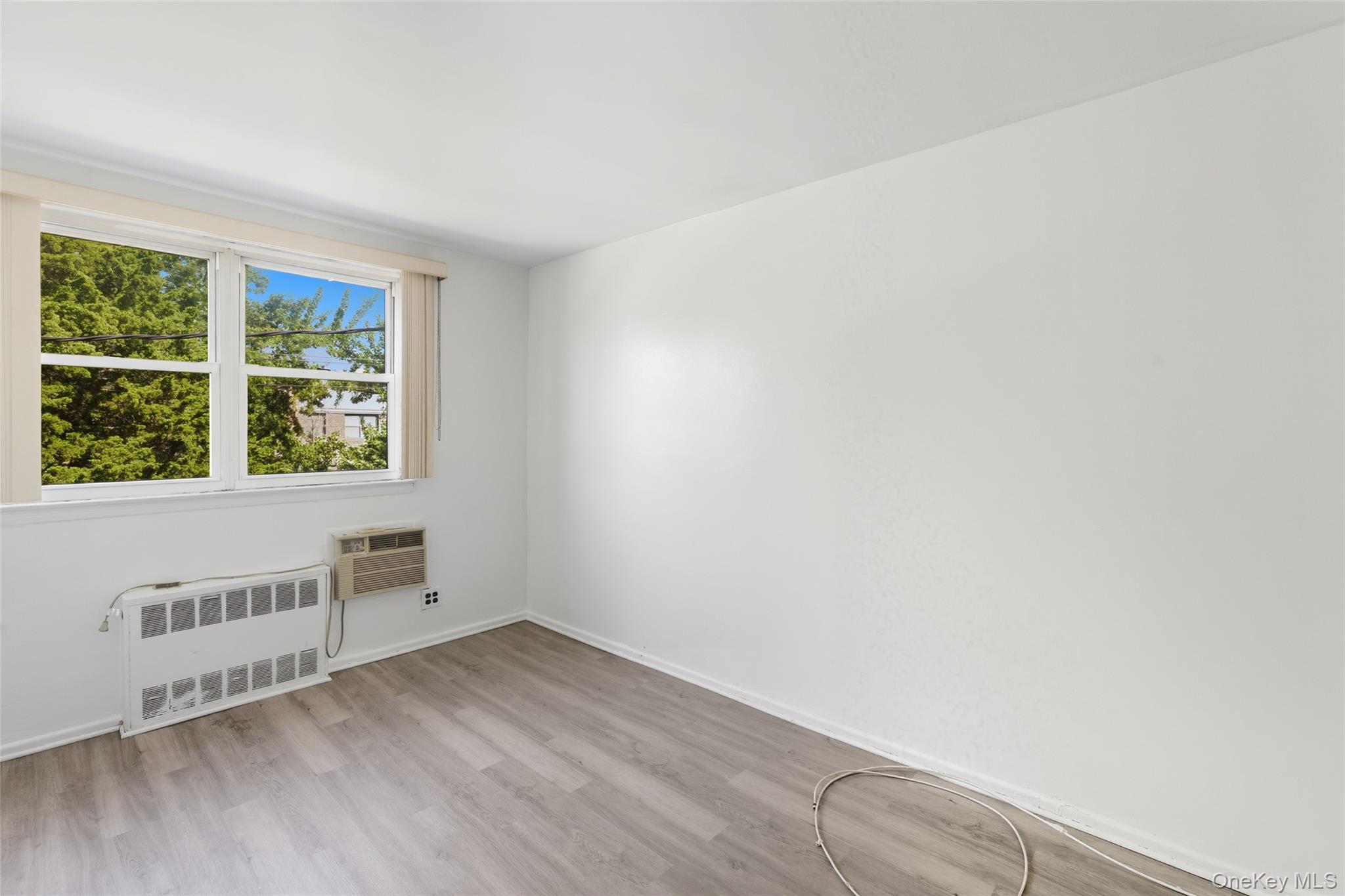 #13 photo, 2540 88 Street, クイーンズ区 East Elmhurst , NY 11369