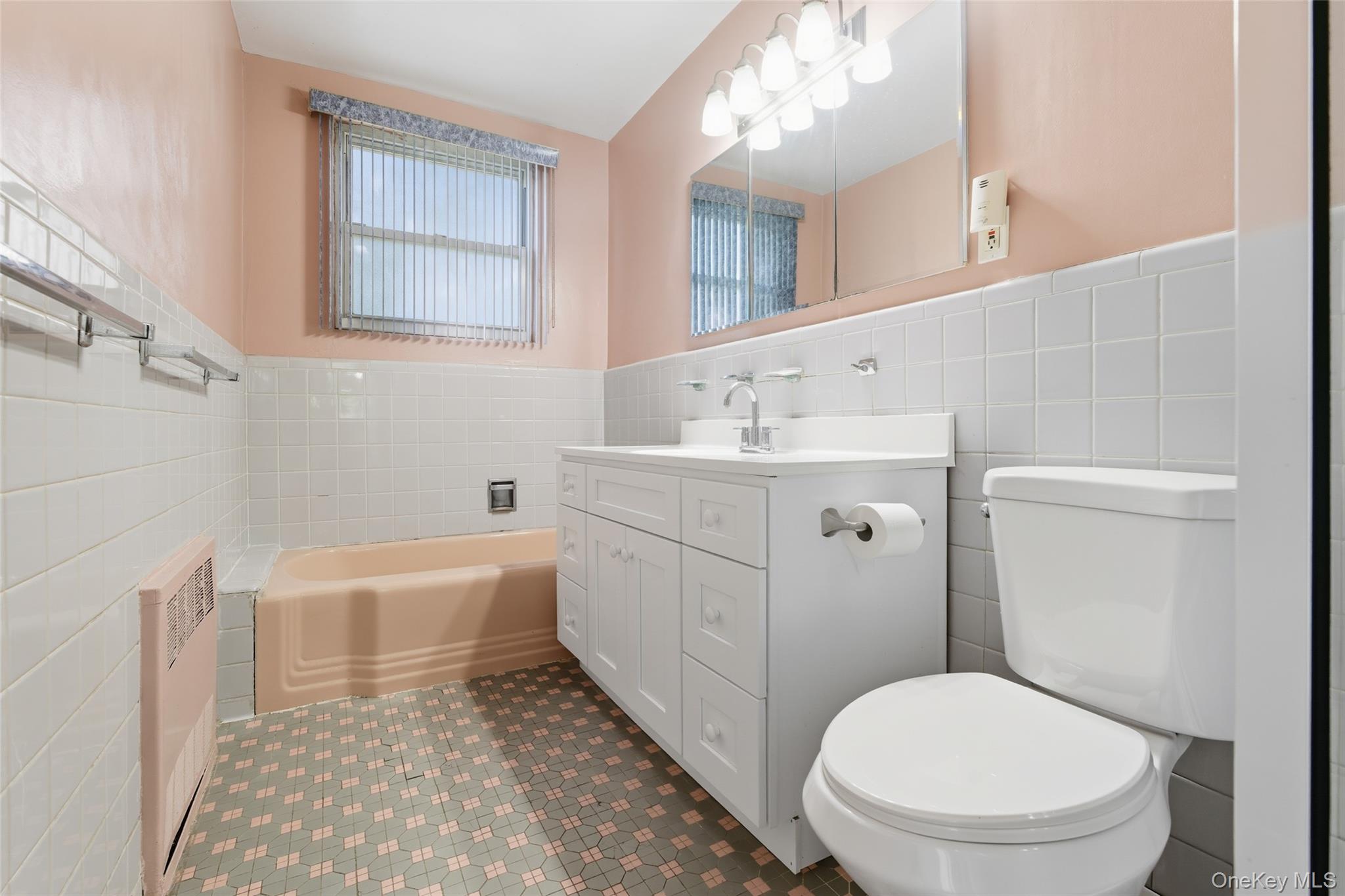 #14 photo, 2540 88 Street, クイーンズ区 East Elmhurst , NY 11369