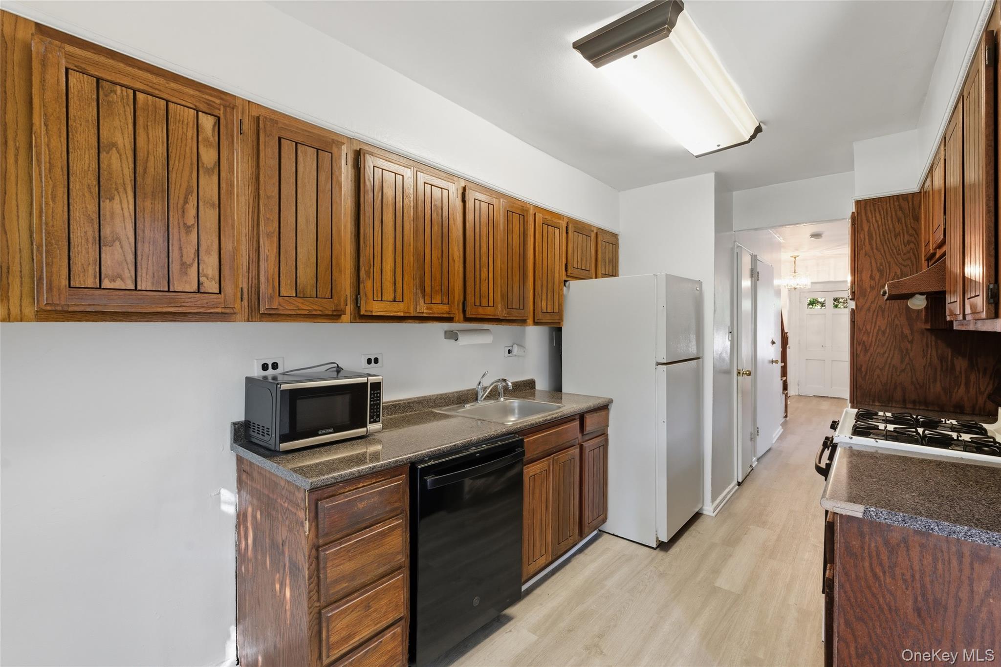 #15 photo, 2540 88 Street, クイーンズ区 East Elmhurst , NY 11369