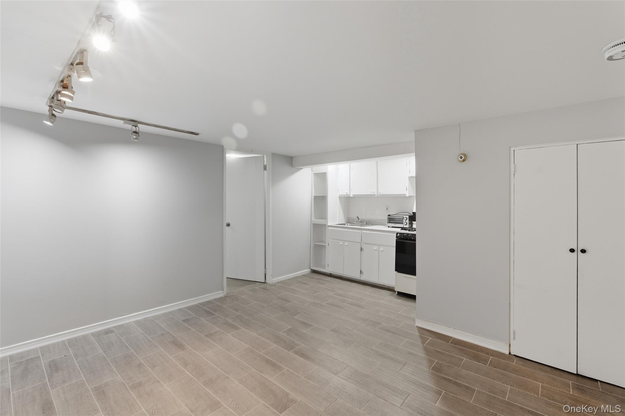 #17 photo, 2540 88 Street, クイーンズ区 East Elmhurst , NY 11369