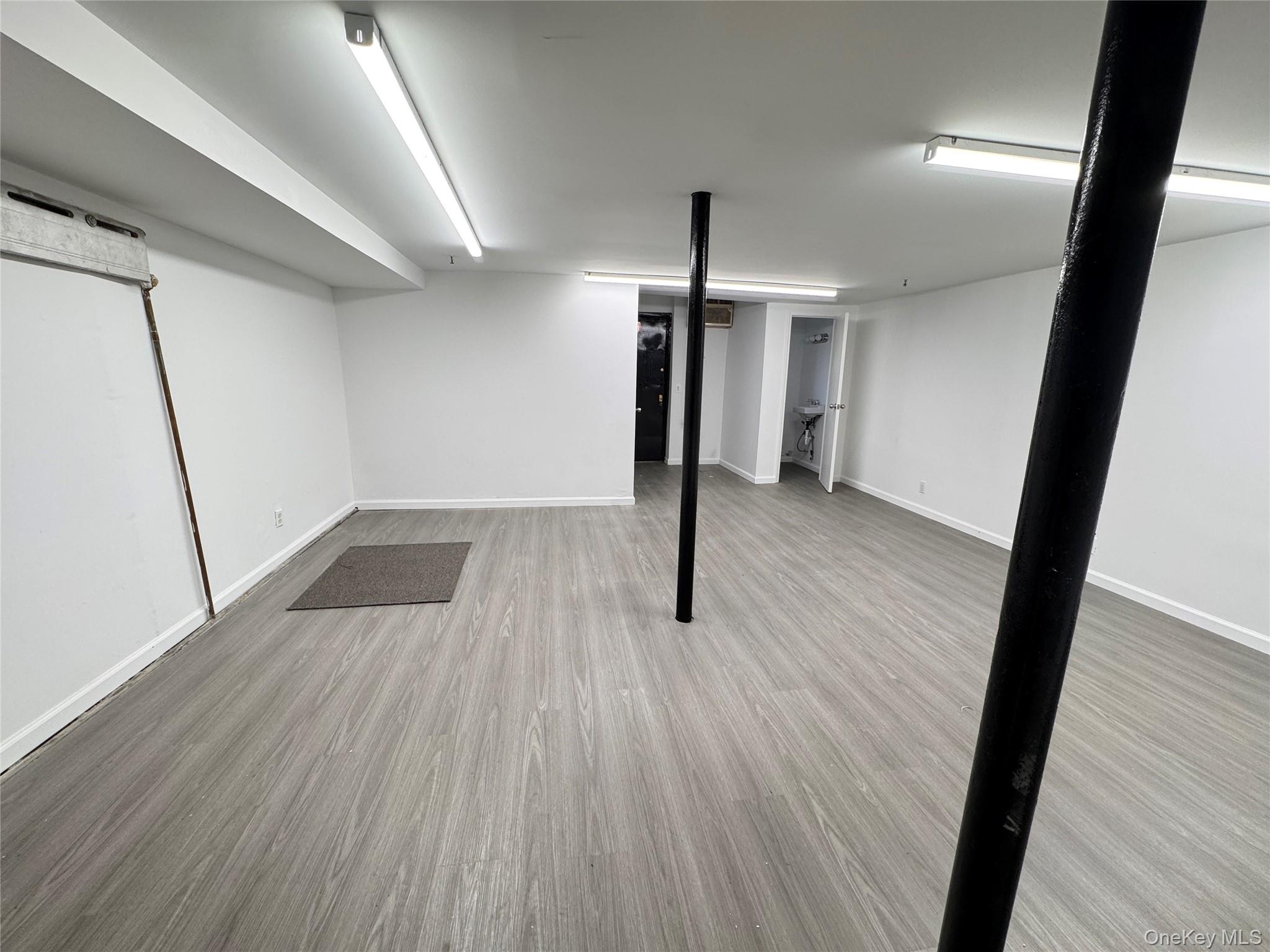 #10 photo, 67-05 Roosevelt Ave, Woodside , NY 11377