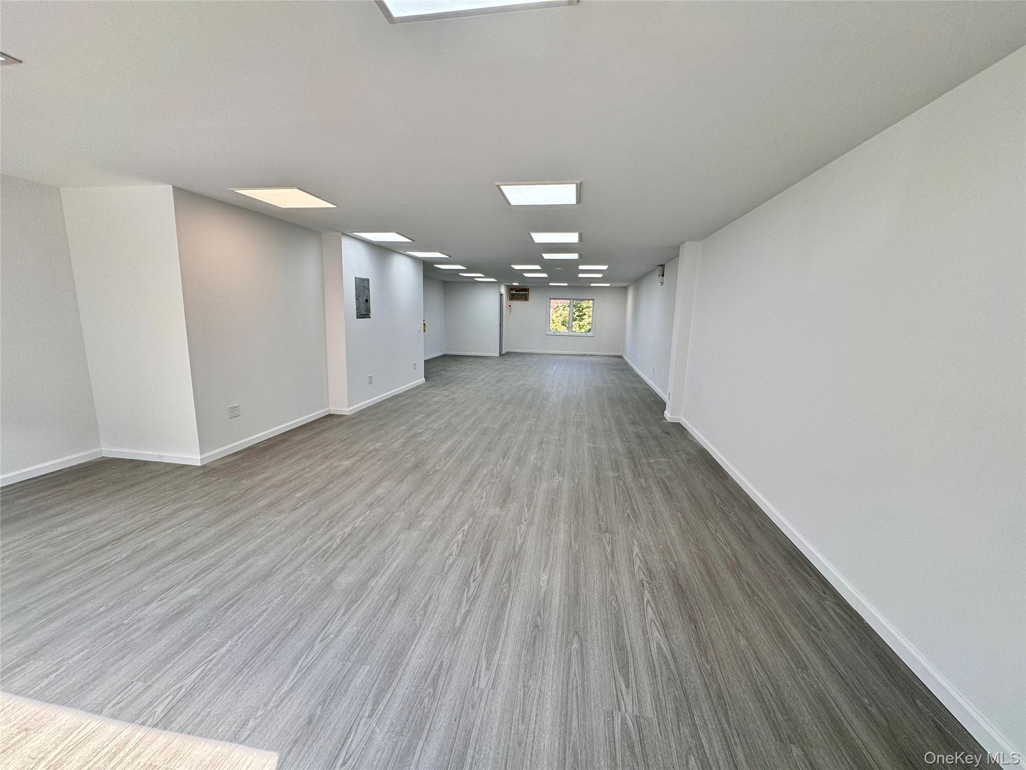 #8 photo, 67-05 Roosevelt Ave, Woodside , NY 11377