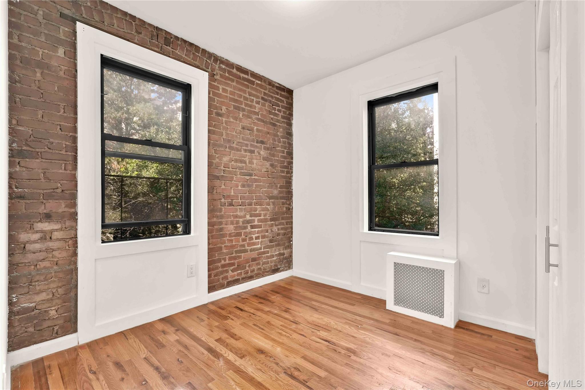 #12 photo, 21-28 35th, Astoria , NY 11105