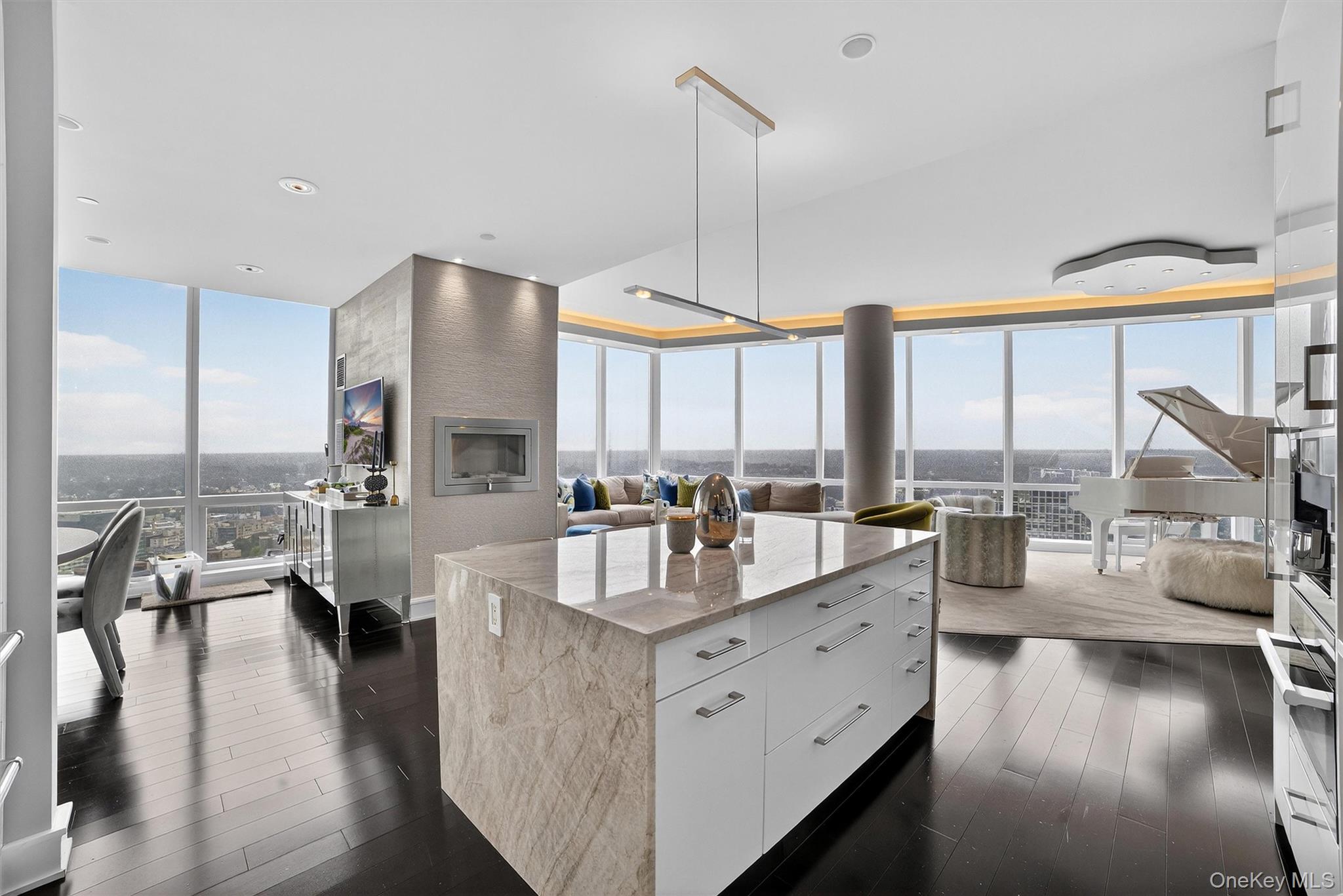 #17 photo, 5 Renaissance Square, White Plains , NY 10601