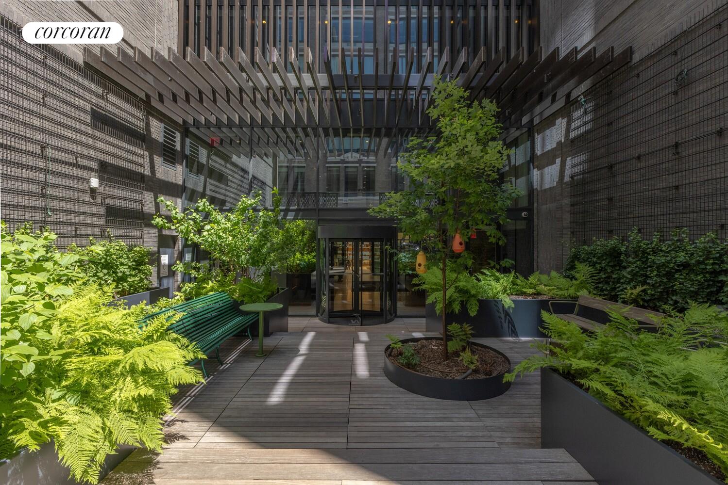 #19 photo, New York City, マンハッタン Hells Kitchen , NY 10036