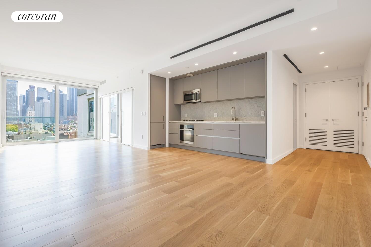 #4 photo, New York City, マンハッタン Hells Kitchen , NY 10036