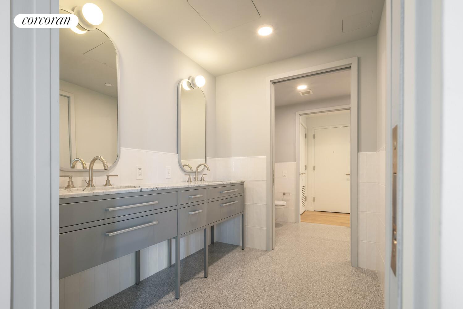 #8 photo, New York City, マンハッタン Hells Kitchen , NY 10036